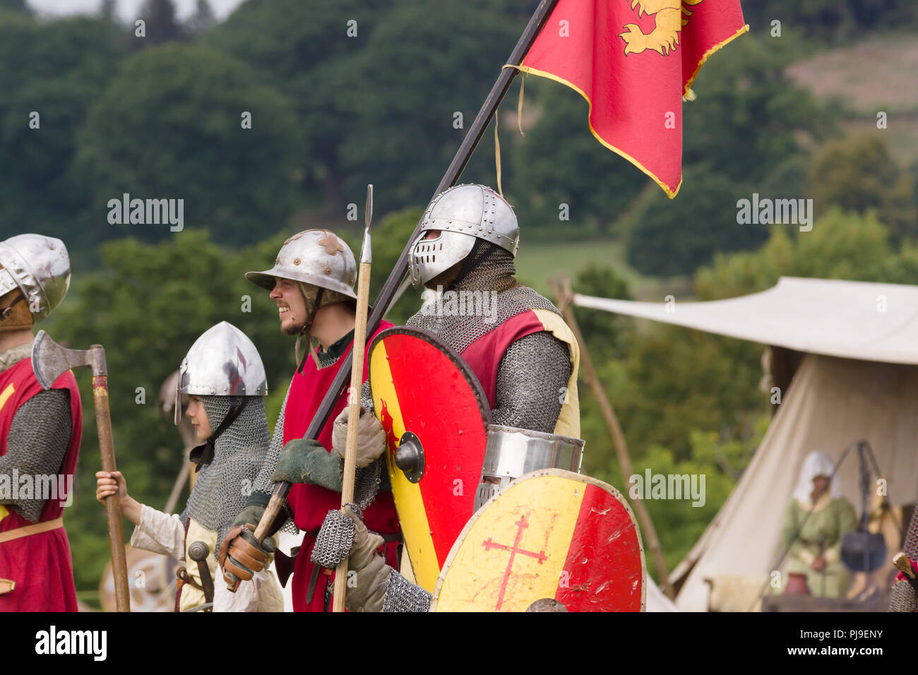 Mittelalterliche Schlacht Re-enactment Der Cwmwd Ial Gesellschaft NACHSPIELEN der Schlacht von Crogen 1165 in Norwich North Wales 2018 Stockfoto