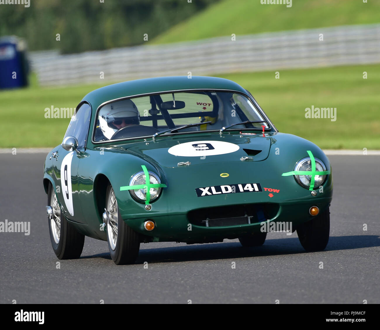 David Beatty, Lotus Elite, Jack Fairman Schale, Jaguar XK Herausforderung, Hawthorne Herausforderung, Aston Martin Owners Club Racing, Snetterton, Norfolk, England, Stockfoto