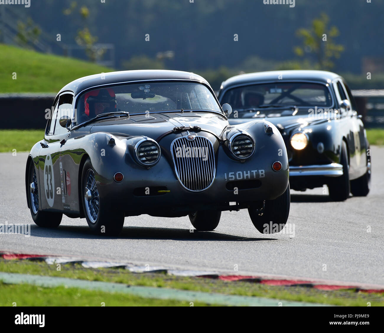 Paul Kennely, Jaguar XK 150 S, Jack Fairman Schale, Jaguar XK Herausforderung, Hawthorne Herausforderung, Aston Martin Owners Club Racing, Snetterton, Norfolk, Englan Stockfoto