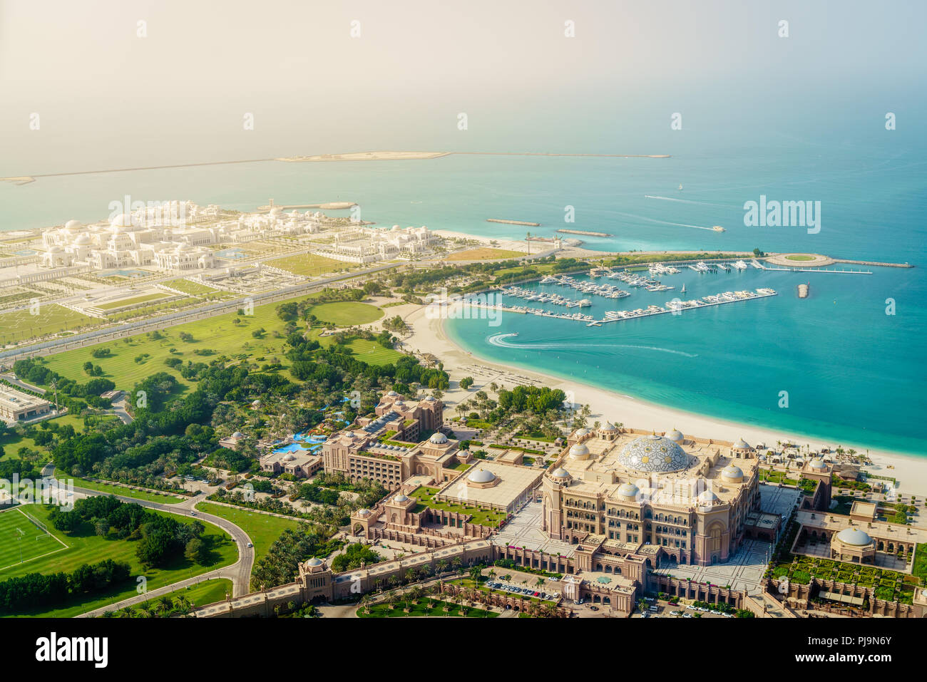 Luftaufnahme Emirates Palace Hotel und den Präsidentenpalast in Abu Dhabi, VAE Stockfoto