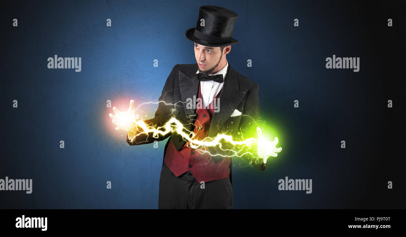 Magier Sekt super power zwischen seine beiden Hände Stockfoto