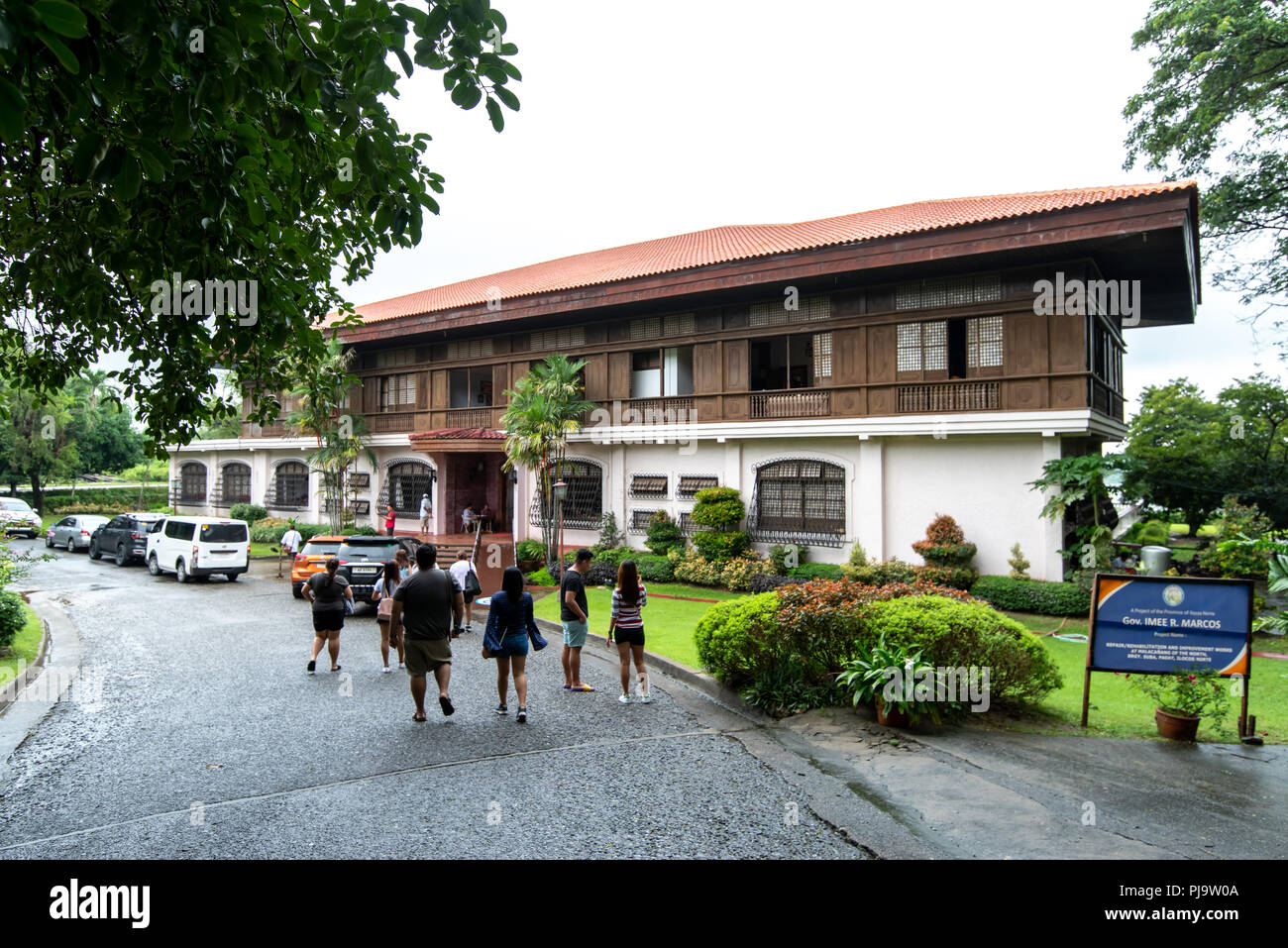 Ilocos Norte, Philippinen: Aug 24, 2018 Touristen der Marcos mansion eingeben Stockfoto