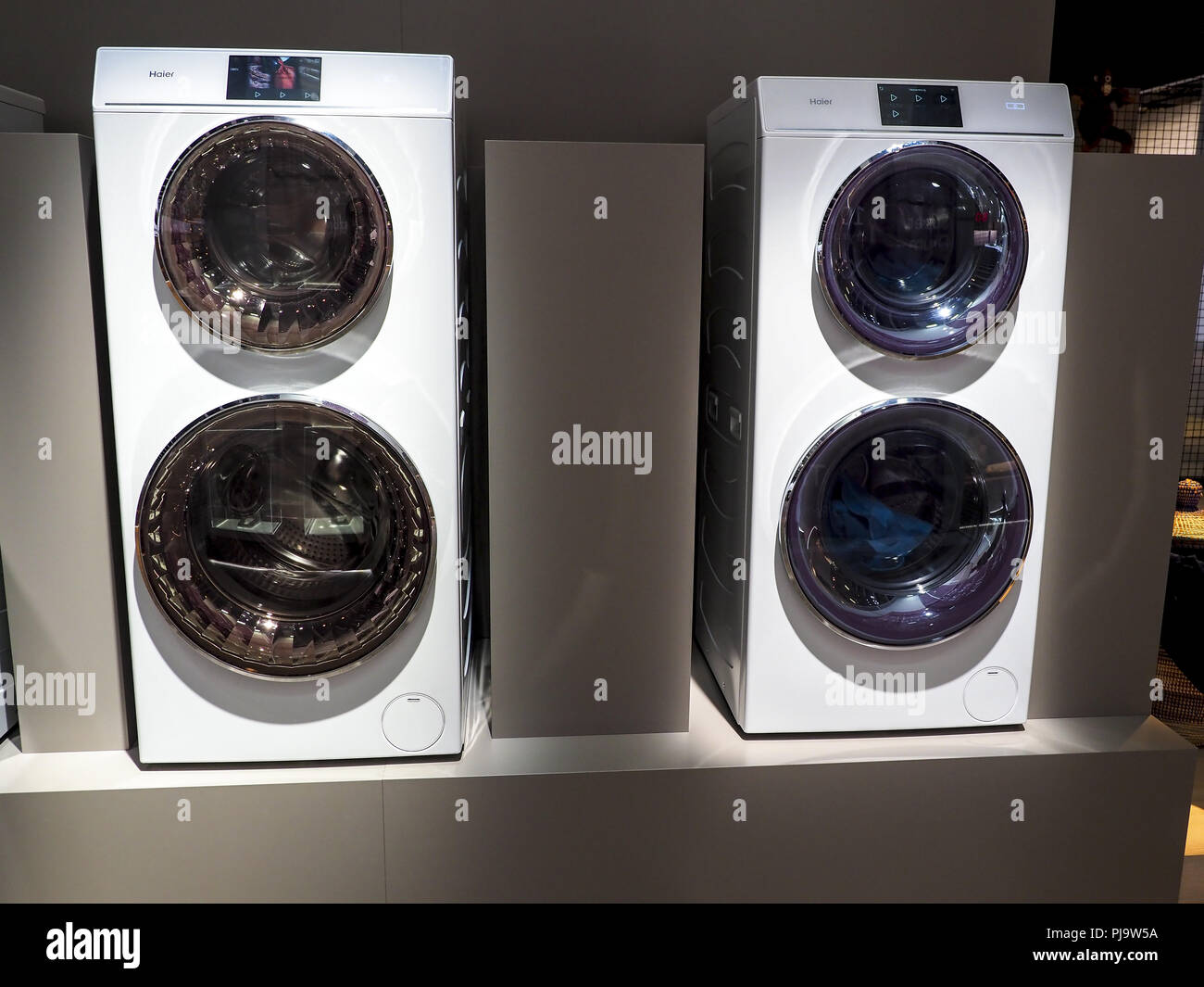 Haier, Waschmaschine, IFA 2018, Berlin, Internationale Funkaustellung  Stockfotografie - Alamy