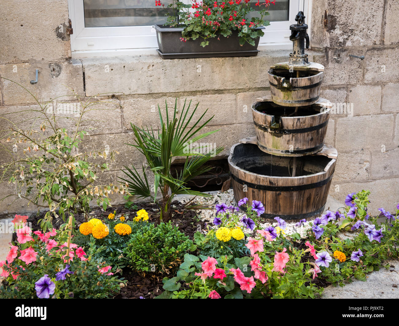 Kleiner Gartenbrunnen Fotos Und Bildmaterial In Hoher Aufl sung Alamy