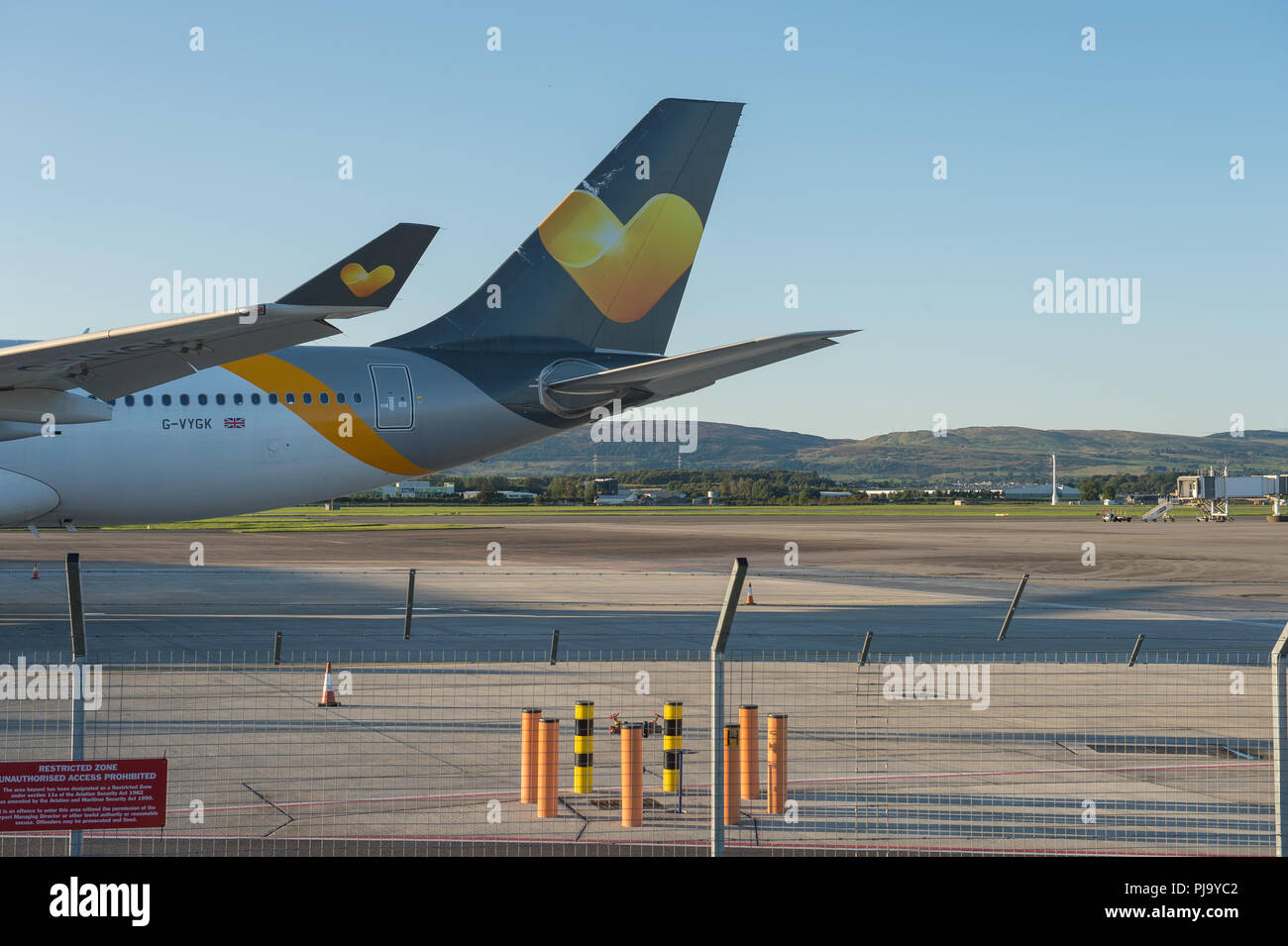 Thomas Cook Airbus A330 am Flughafen Glasgow, Renfrewshire, Schottland gesehen. - 10. September 2017 Stockfoto