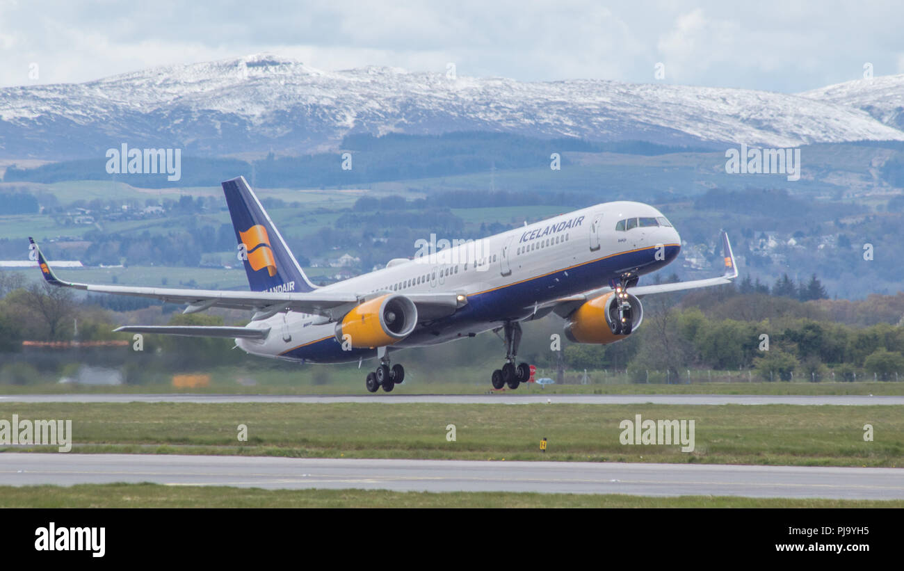 Icelandair [Bedürfnisse isländischen IPA] ist die Fluggesellschaft von Island, am Internationalen Flughafen Keflavik in Island gehabt. Es ist Teil der Icelanda Stockfoto