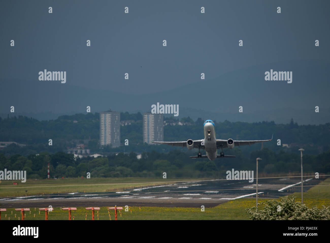 Thomson Airlines (TUI) an der Glasgow International Airport, Renfrewshire, Schottland gesehen. Stockfoto