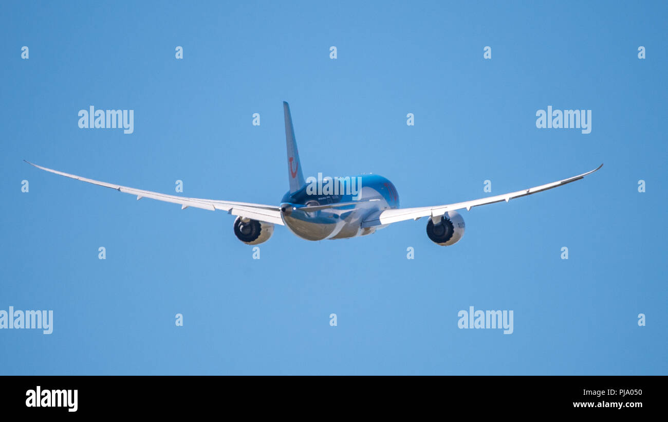 Fotografieren Flugzeuge Abheben von der Startbahn 23 in Glasgow International Airport, in der Nähe von Paisley, Schottland - 5. Juni 2018 Stockfoto