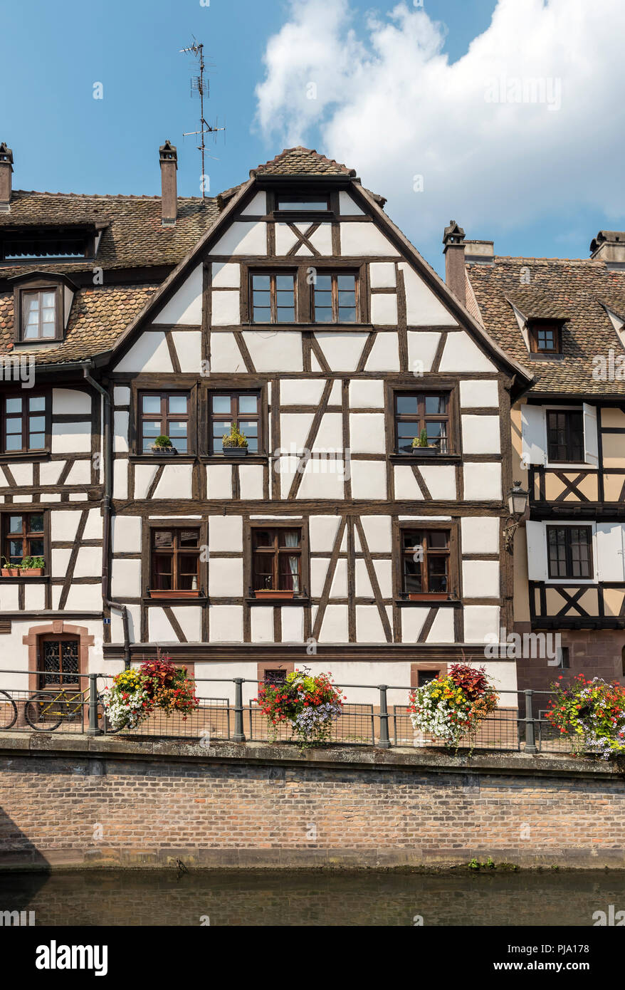 Fachwerkhaus am Quai des Moulins im Viertel La Petite France, Strasbourg, Frankreich Stockfoto