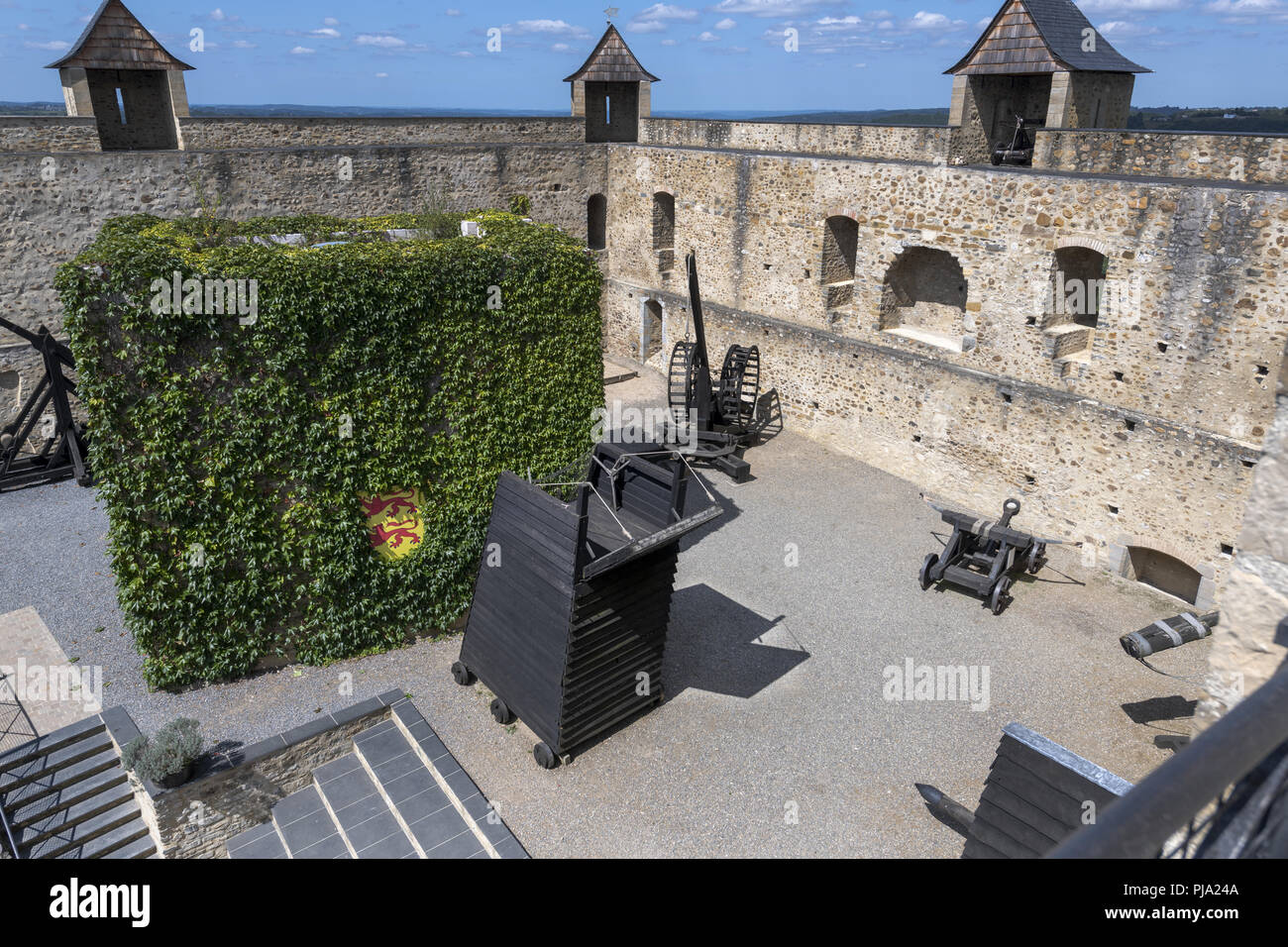 Château de Mauvezin, Frankreich. Das Schloss von Mauvezin ist eine Burg aus dem Mittelalter, die im französischen Departement Hautes-Pyrenees Okzitanisch entfernt. .... Stockfoto