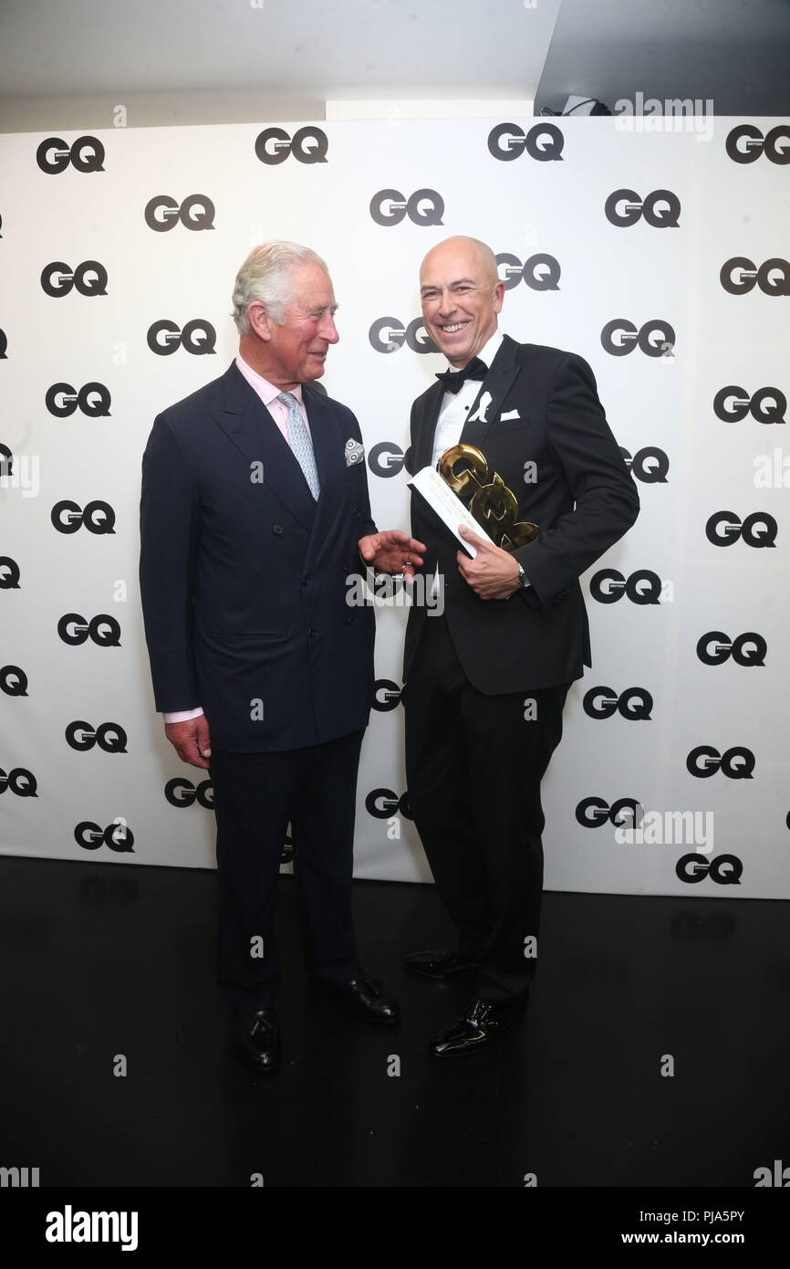 Der Prinz von Wales erhält den Lifetime Achievement Award von Editor von GQ, Dylan Jones, an der GQ Männer des Jahres Awards 2018 in Verbindung mit Hugo Boss gehalten in der Tate Modern in London. Stockfoto