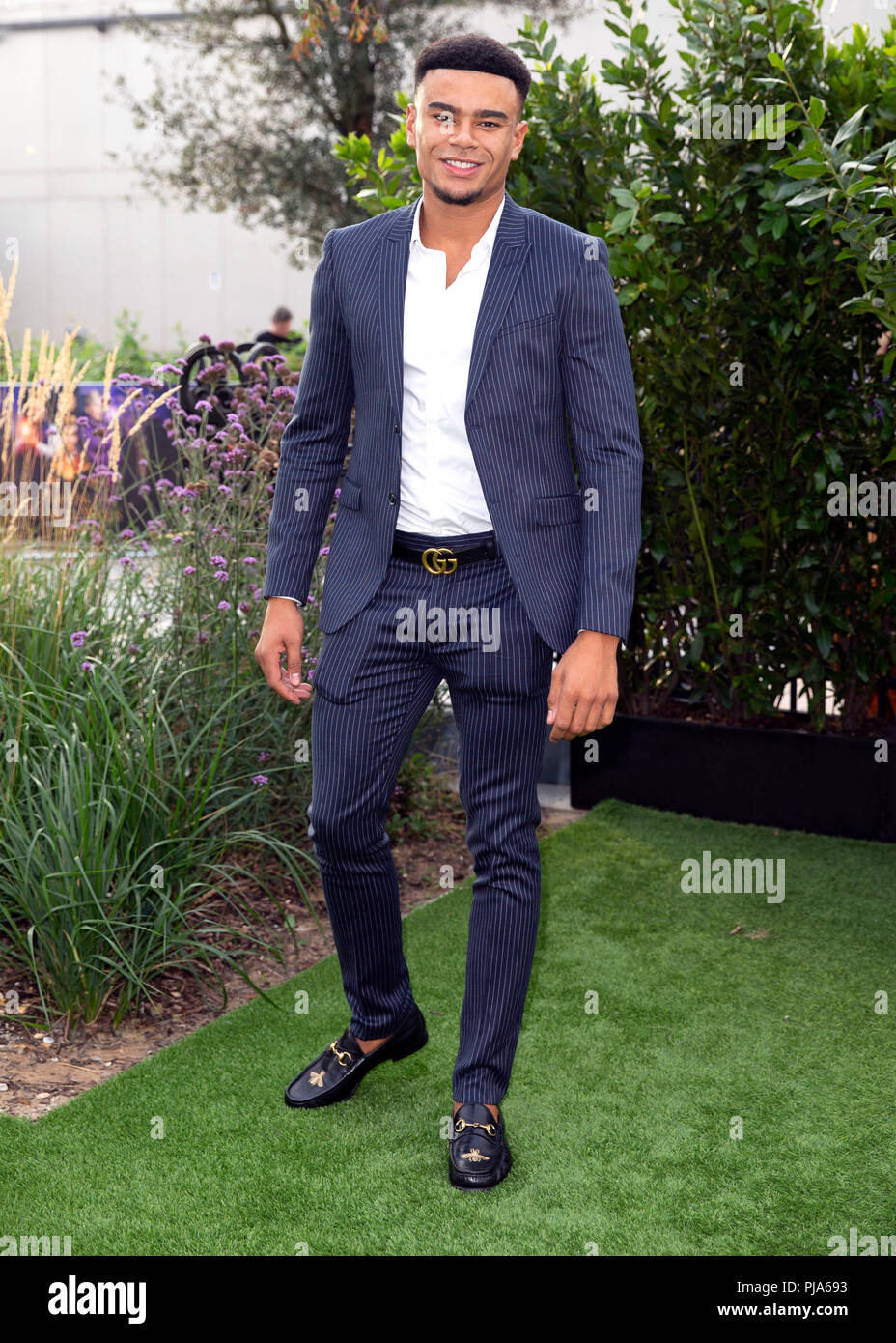 Wes Nelson anreisen, um die Weltpremiere des Hauses mit einer Uhr in seinen Mauern am Westfield in der Weißen Stadt, London. Stockfoto