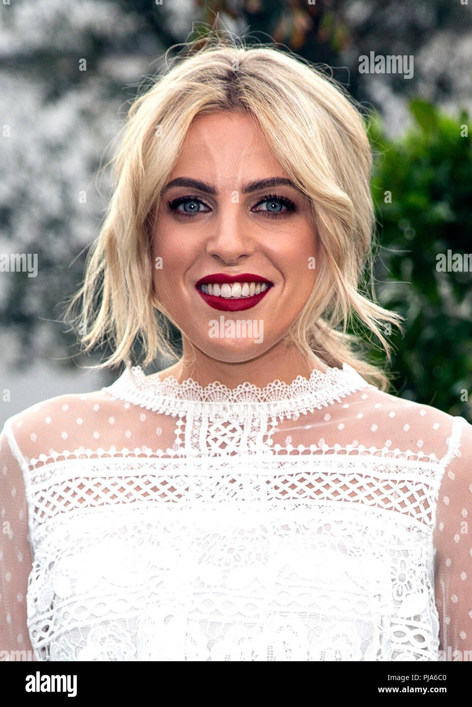 Olivia Cox bei der Weltpremiere des Hauses mit einer Uhr in seinen Mauern am Westfield in der Weißen Stadt, London. Stockfoto