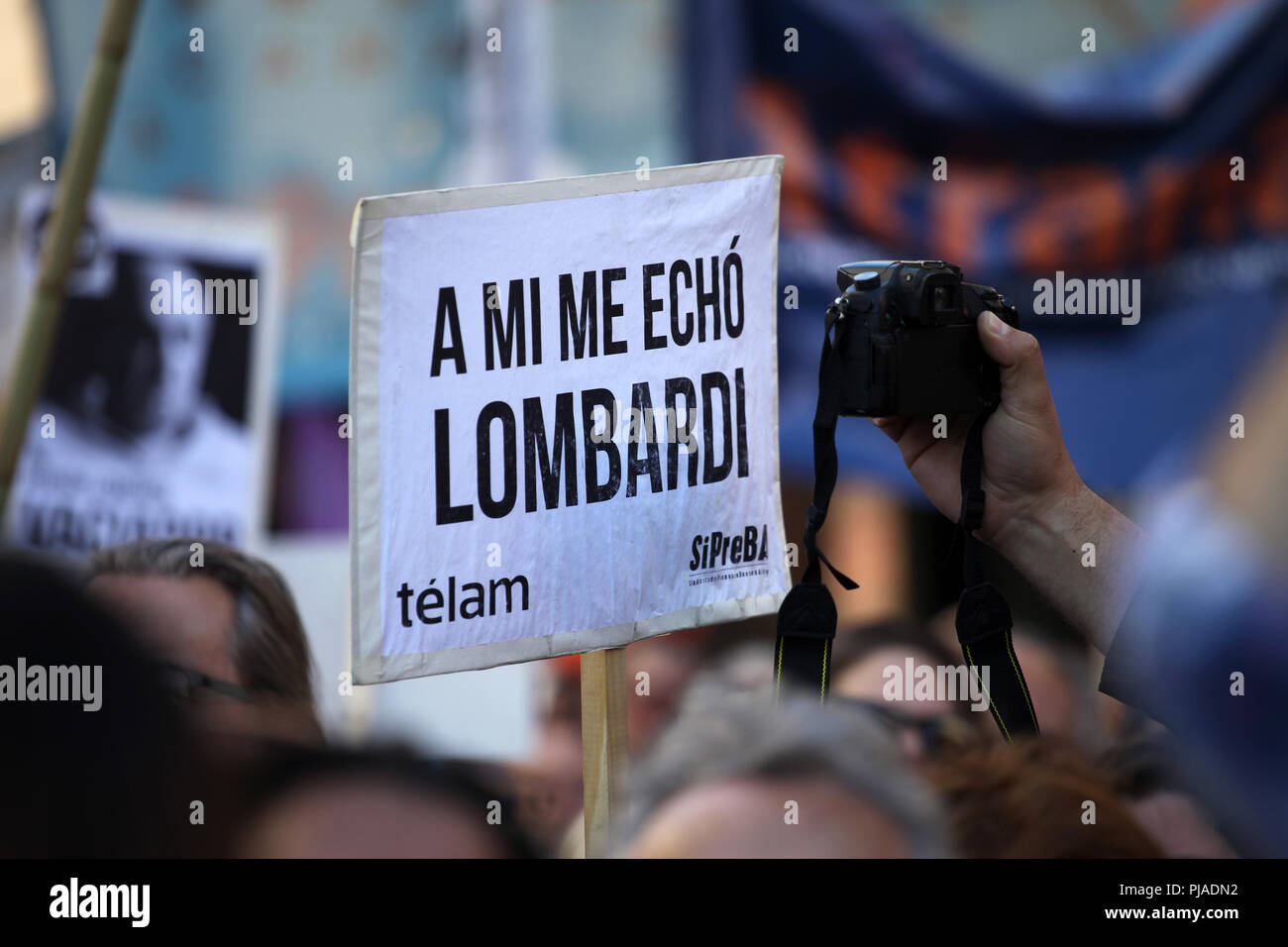 Buenos Aires, Buenos Aires, Argentinien. 5. Sep 2018. Argentinien ist die nationale Nachrichtenagentur Telam, 1945 gegründet, hat 357 Mitarbeiter entlassen, fast 40 Prozent des gesamten Personals. Heute, drücken Sie Arbeitnehmer und entlassenen Arbeitnehmer hielt einen Protest in der Innenstadt von Buenos Aires, nach mehr als 70 Tagen des Konflikts. Credit: Claudio Santisteban/ZUMA Draht/Alamy leben Nachrichten Stockfoto