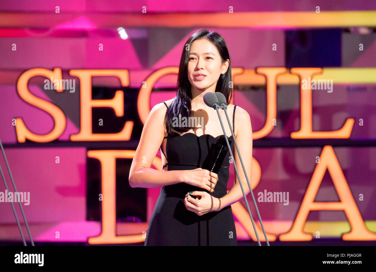 Son Ye-Jin, Sep 3, 2018: Koreanische Schauspielerin Son Ye-Jin spricht auf einem Podium auf der Seoul International Drama Awards (SDA) 2018 in Seoul, Südkorea. Sohn, die führende Rolle in einer Südkoreanischen Drama spielte, "etwas im Regen", gewann die Beste Hauptdarstellerin der SDA 2018. Quelle: Lee Jae-Won/LBA/Alamy leben Nachrichten Stockfoto