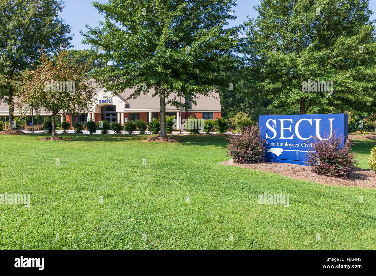 HICKORY, NC, USA--9/2/18: ein Zweig der North Carolina State Mitarbeiter Credit Union. Stockfoto