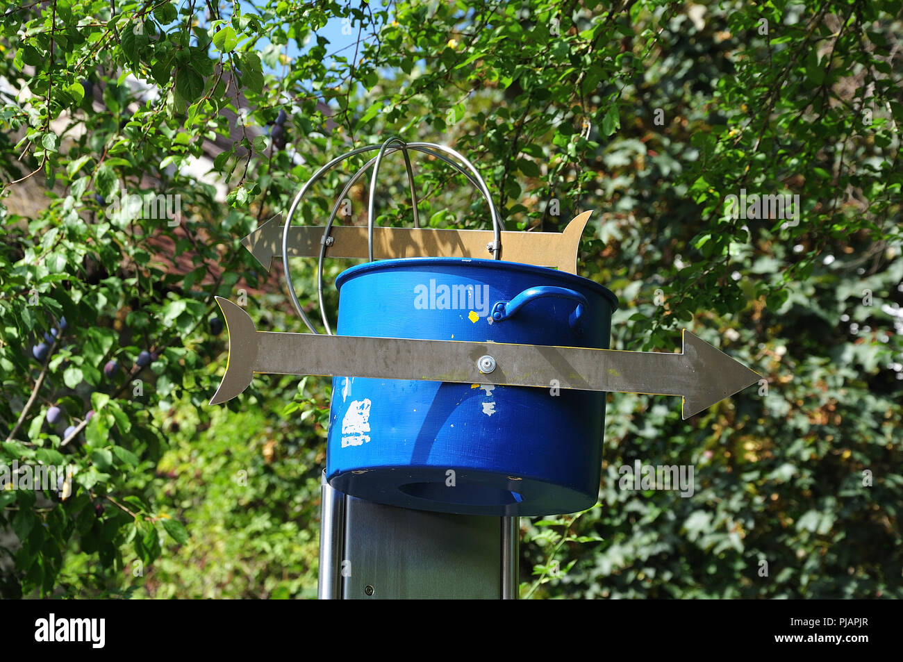Wegweiser zu karstige Feder in Blaubeuren, Deutschland, genannt Blautopf in deutscher Sprache, d. h. blau Pot Stockfoto