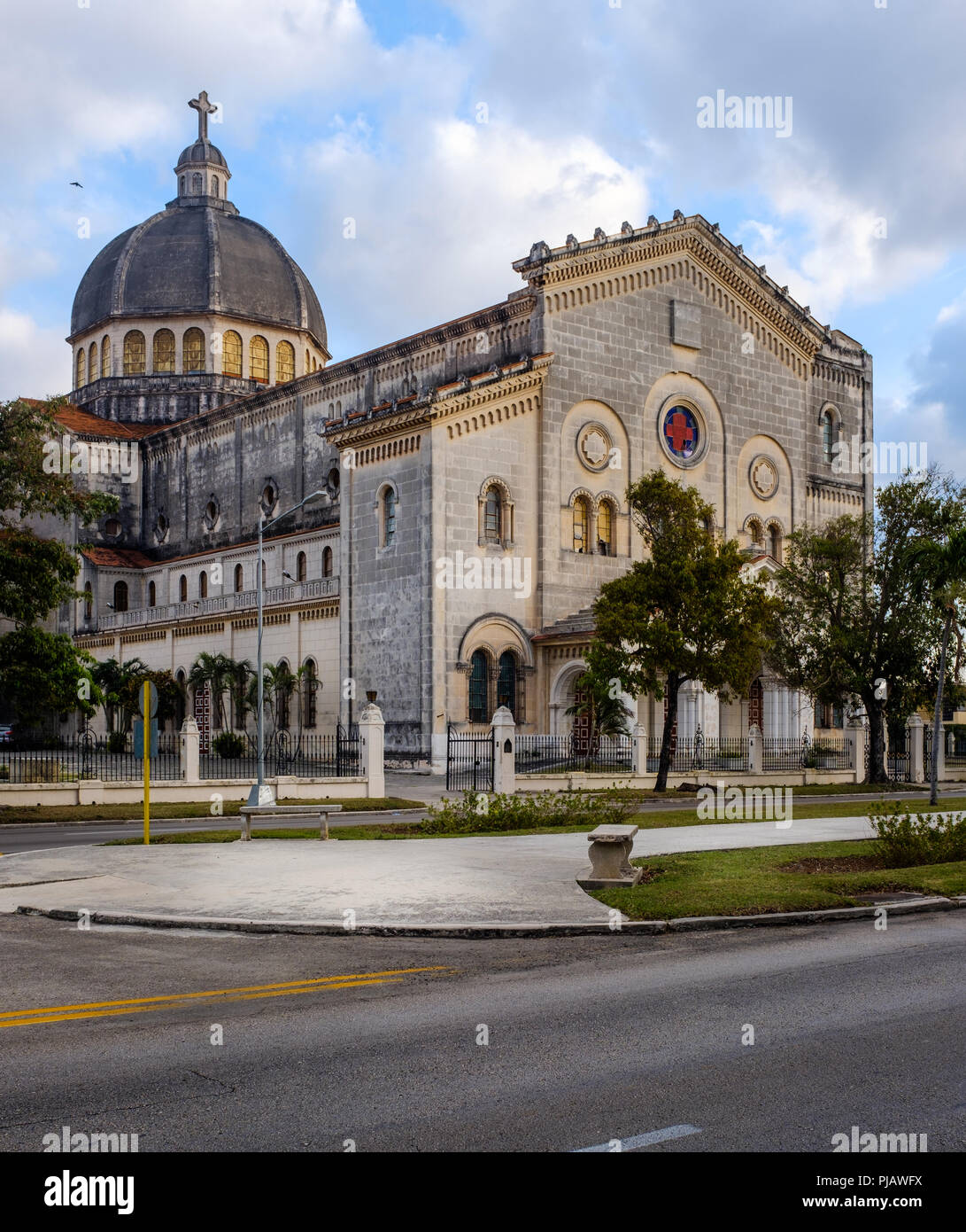 Havanna, Kuba - ca. März 2017: Alte historische Kirche Jesús de Miramar. Stockfoto