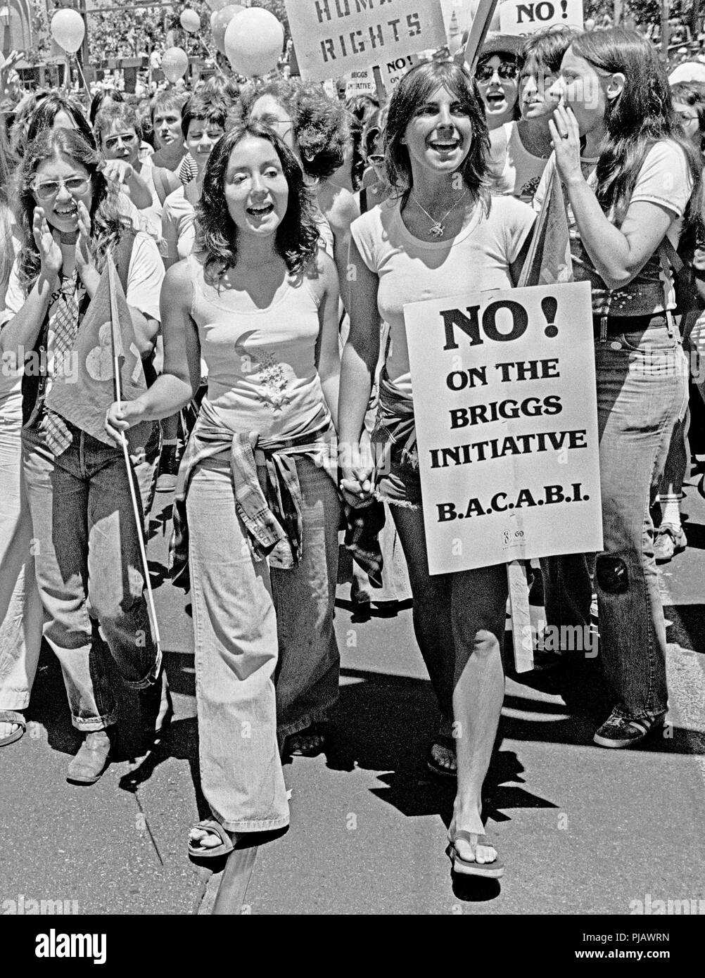 Demonstranten protestieren gegen die Anti gay Briggs Initiative, Proposition 6, in San Francisco, Kalifornien in den 1970er Jahren Stockfoto
