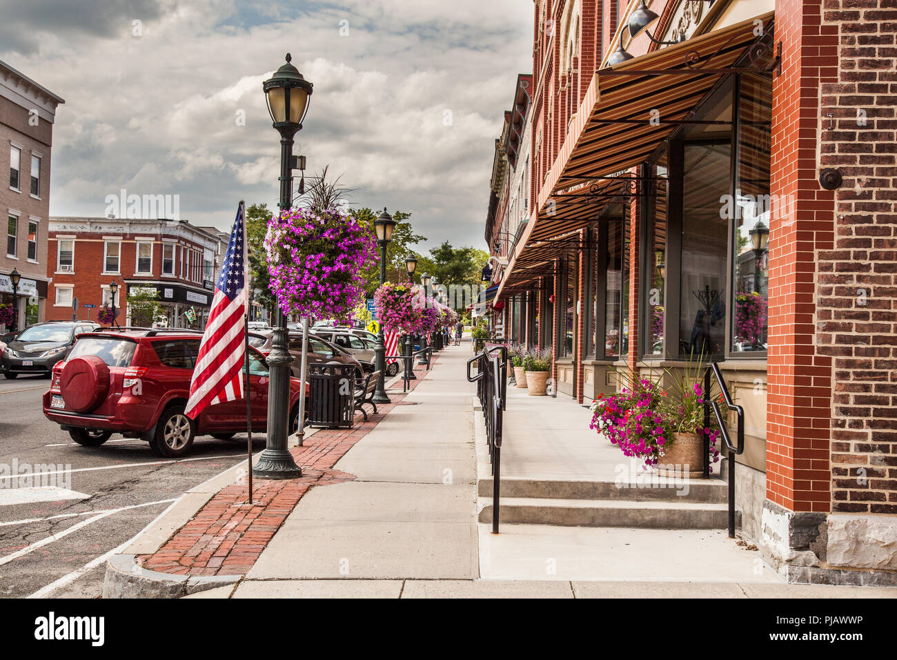 Läden in der Innenstadt von Lee, MA Stockfoto