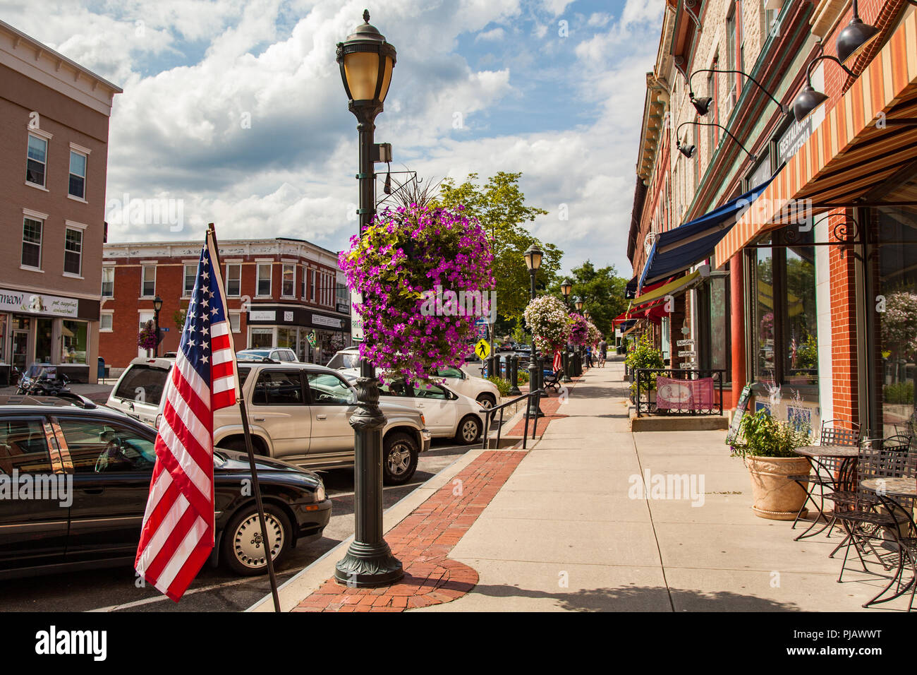 Läden in der Innenstadt von Lee, MA Stockfoto
