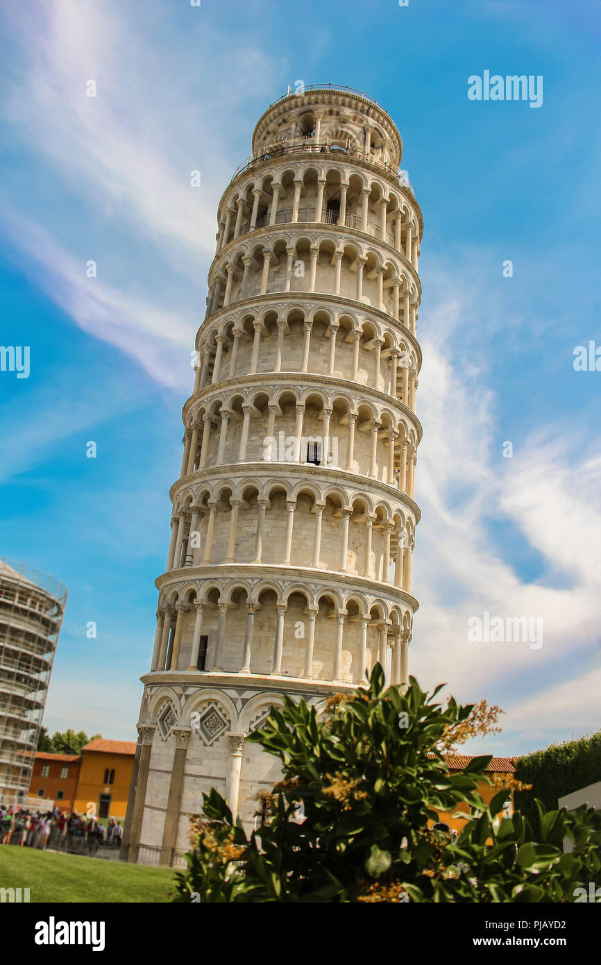 Der schiefe Turm von Pisa in den Cathedral Square Piazza Del Duomo, ein architektonisches Wahrzeichen freistehende Glockenturm in Italien, Europa Stockfoto