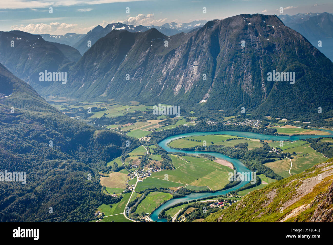 Tal Romsdalen und Rauma Fluss Stockfoto