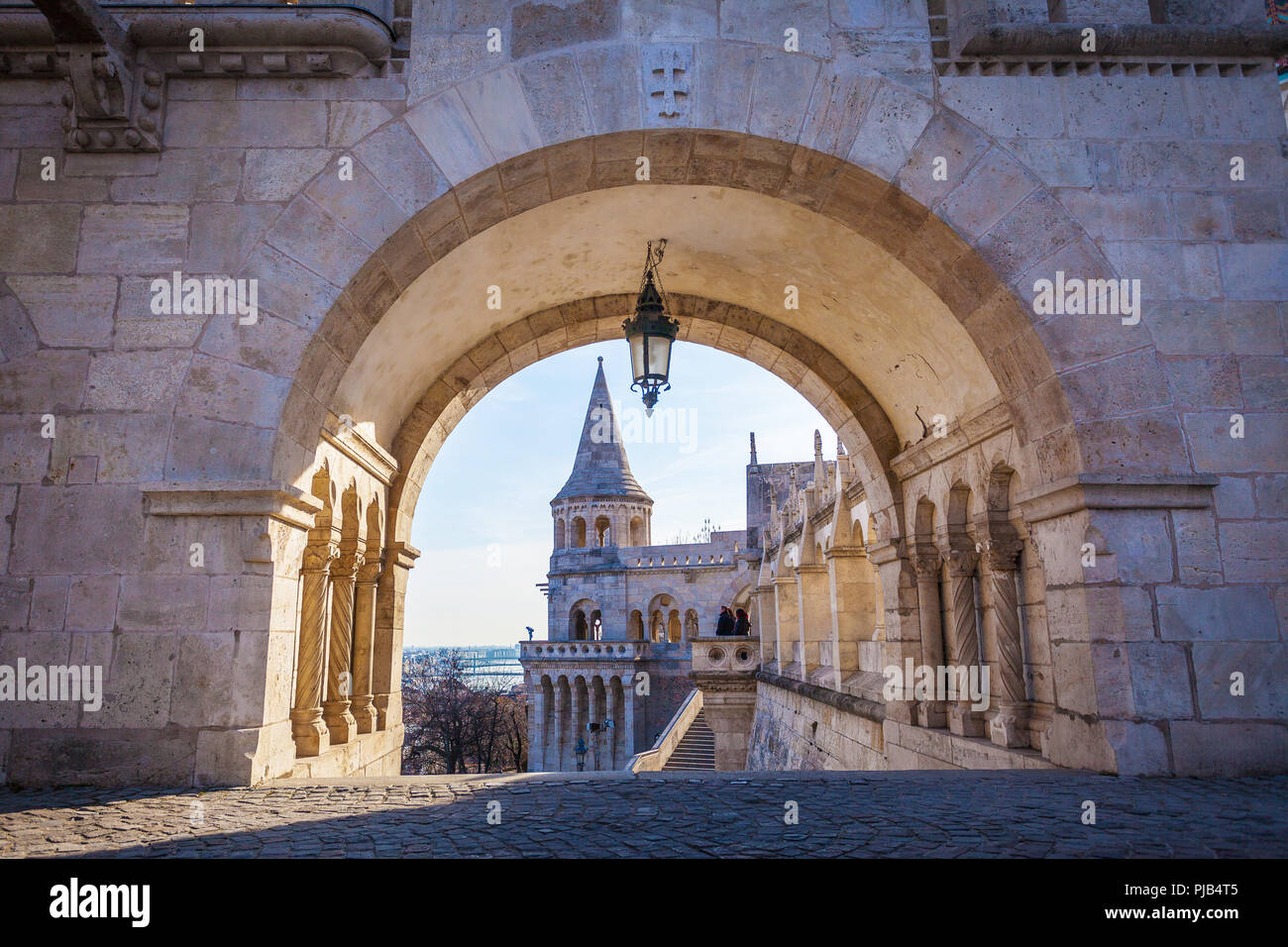 BUDAPEST/UNGARN - Februar 02, 2012: Blick auf die historischen Wahrzeichen Fishermans Vastion in der Hauptstadt des Landes, während Winter Stockfoto