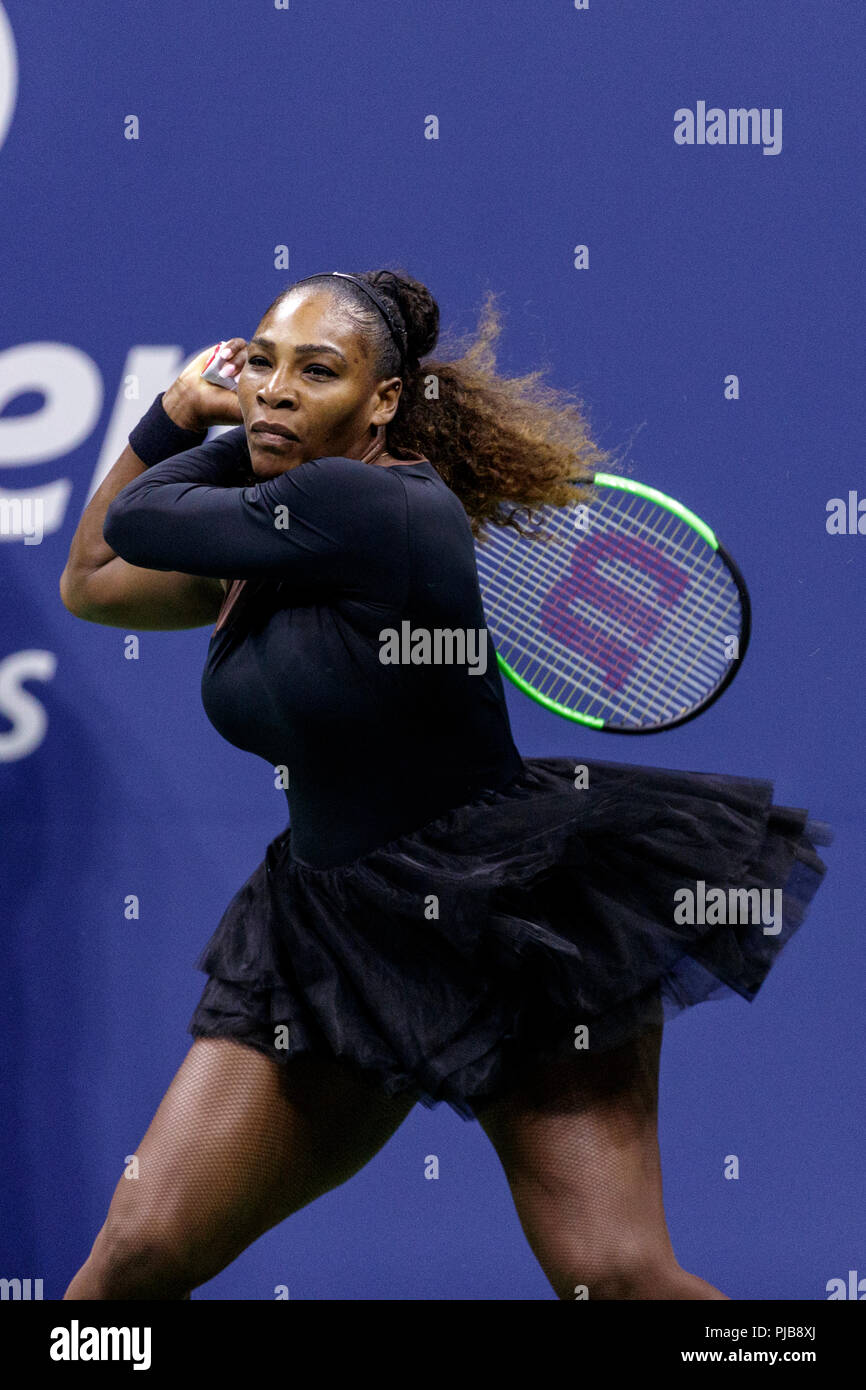Serena Williams (USA) konkurrieren auf dem 2018 US Open Tennis. Stockfoto