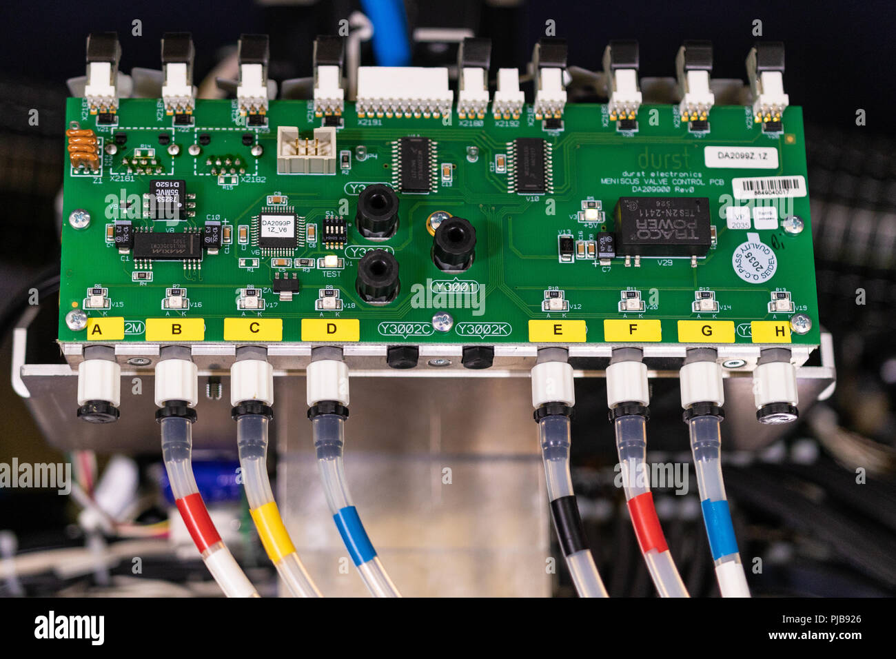 Die Innenseite des, was schien, eine tickende Zeitbombe zu werden, sondern erwies sich als ein großes professionelles Drucken mit der Hauptplatine. Stockfoto