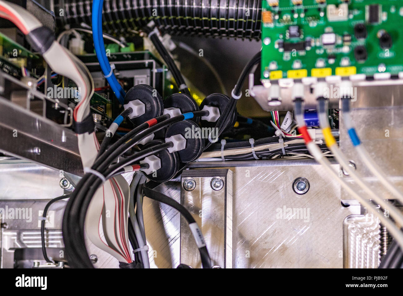 Die Innenseite des, was schien, eine tickende Zeitbombe zu werden, sondern erwies sich als ein großes professionelles Drucken mit der Hauptplatine. Stockfoto