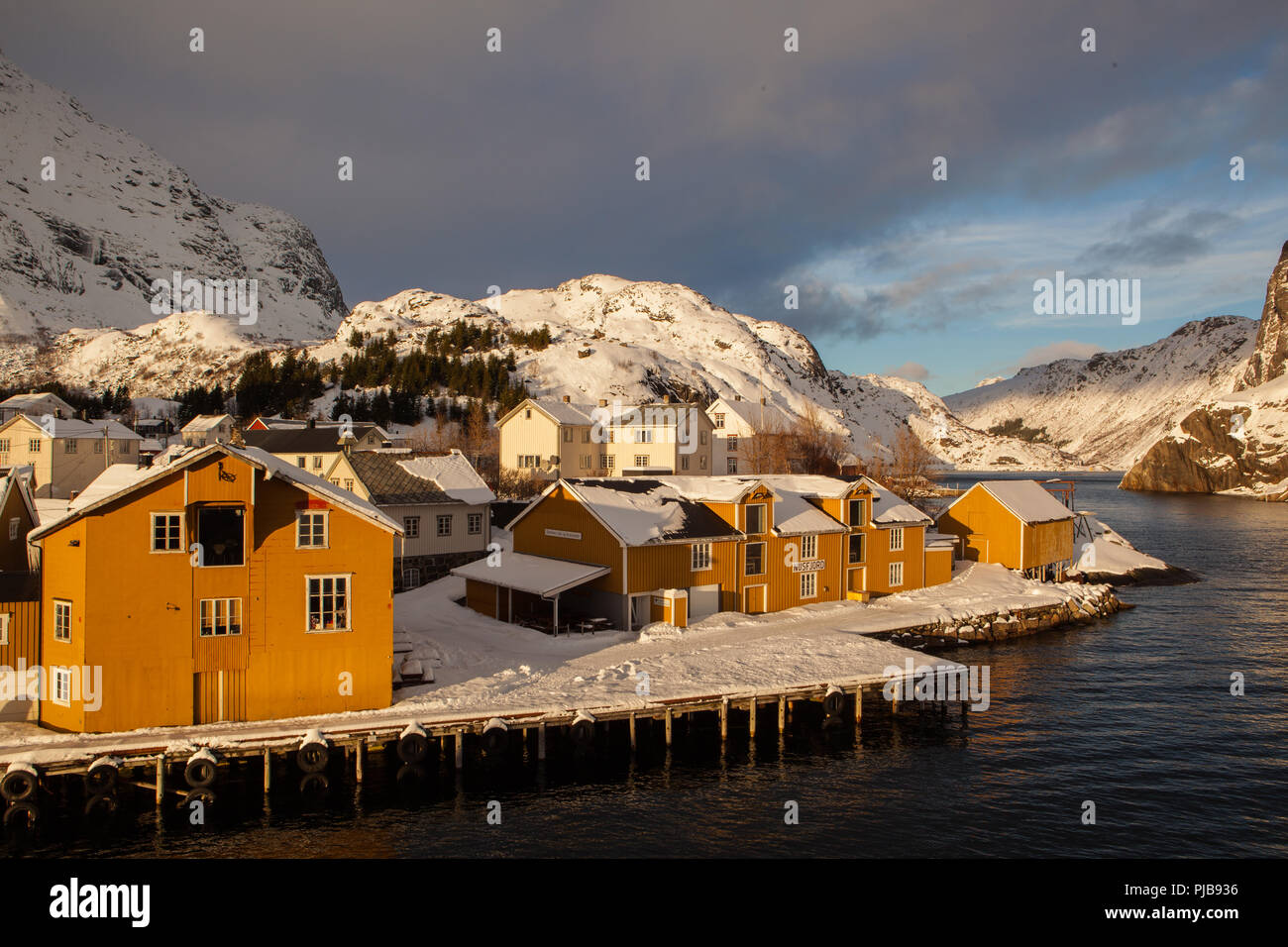 Spaziergang durch das UNESCO-Weltkulturerbe Nusfjord Stockfoto