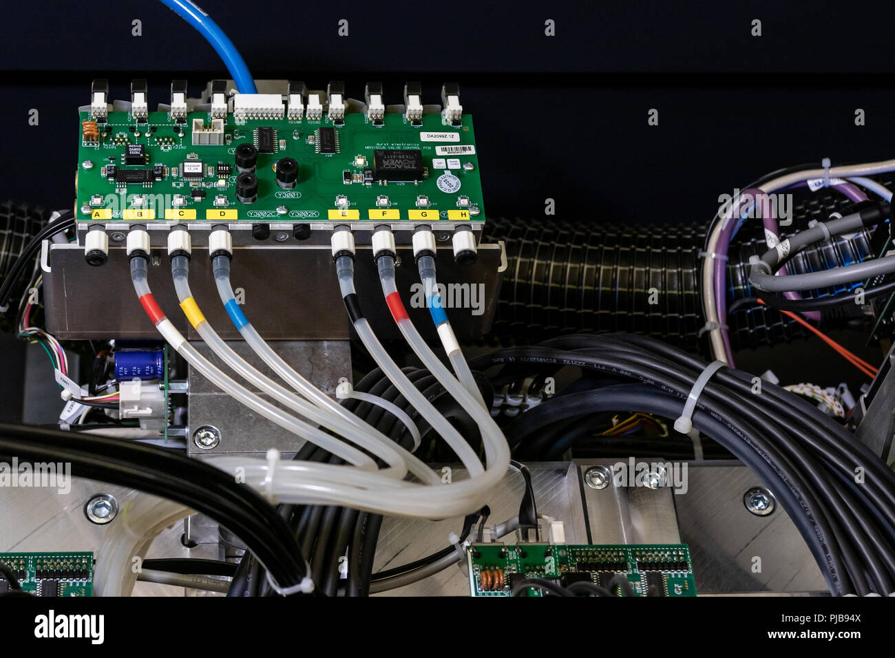 Die Innenseite des, was schien, eine tickende Zeitbombe zu werden, sondern erwies sich als ein großes professionelles Drucken mit der Hauptplatine. Stockfoto