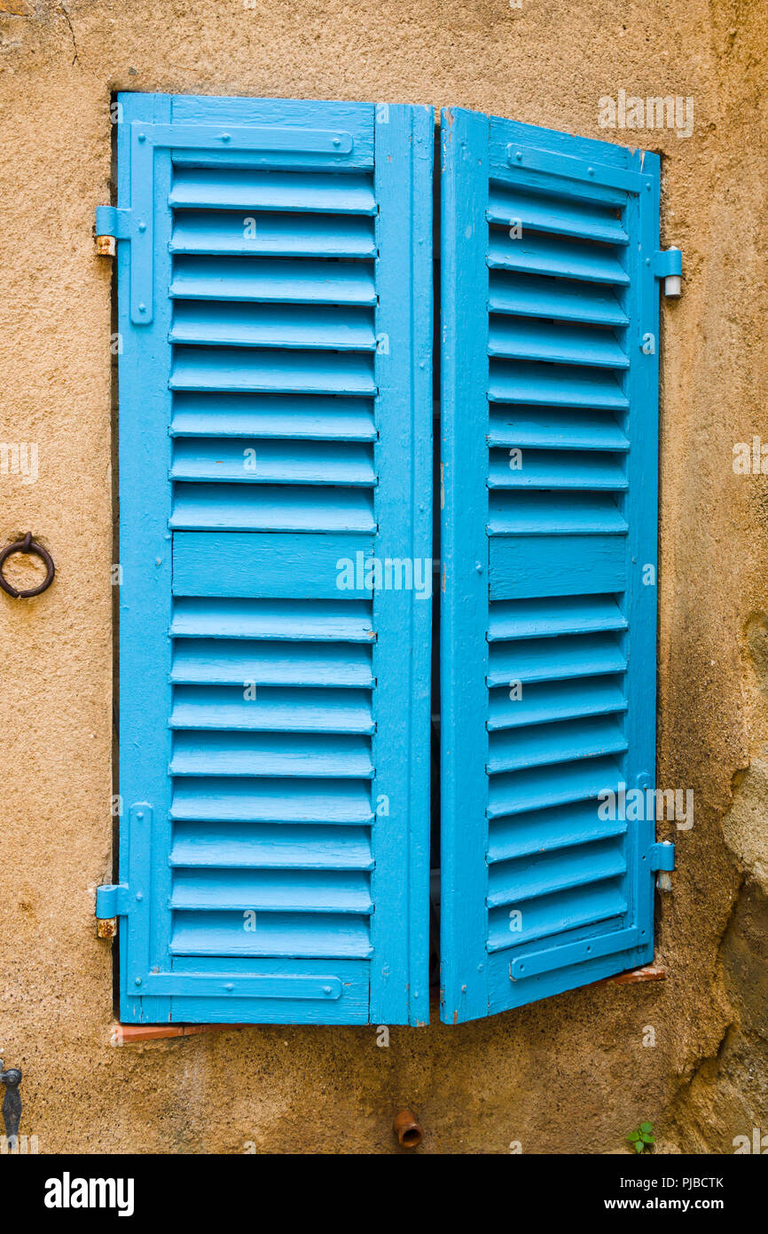 Fensterläden. Pigna, Balagne, Korsika, Frankreich Stockfoto