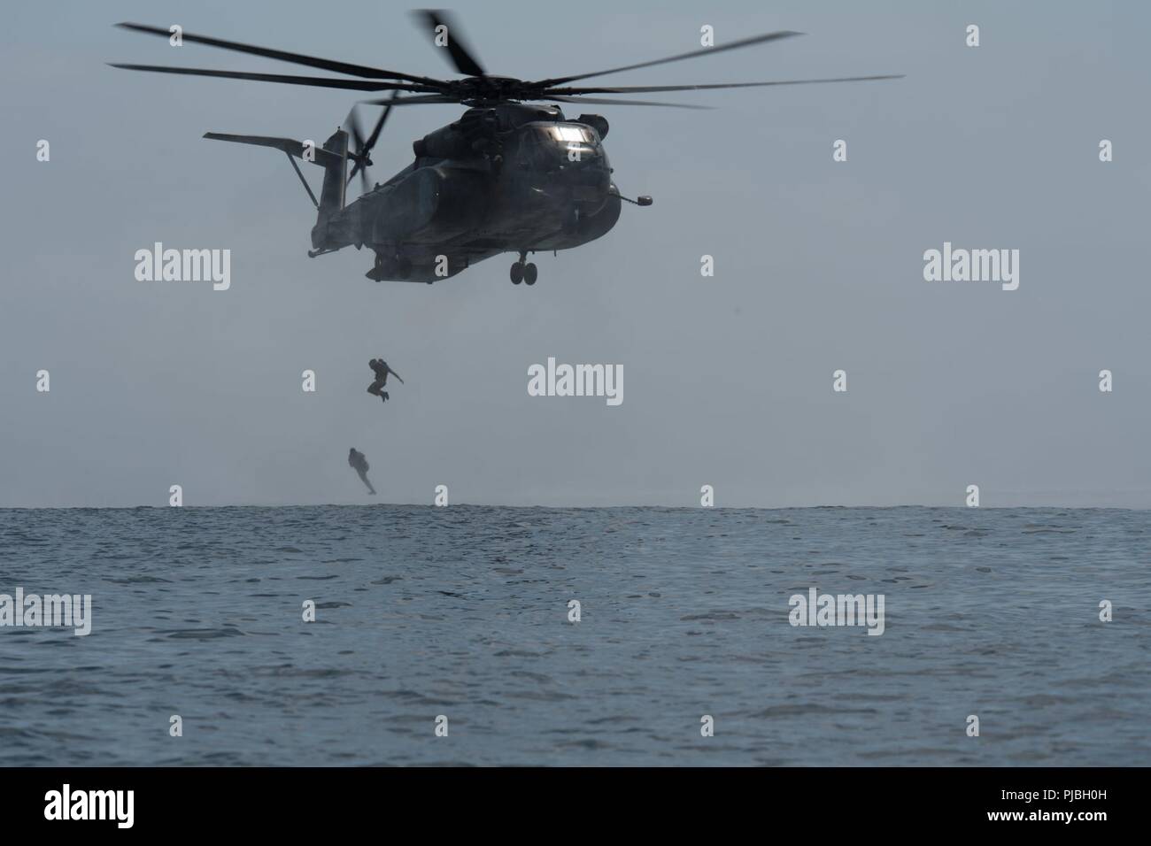 Pazifik 12 Juli 2018 Taucher Springen Aus Einem Mh 53e