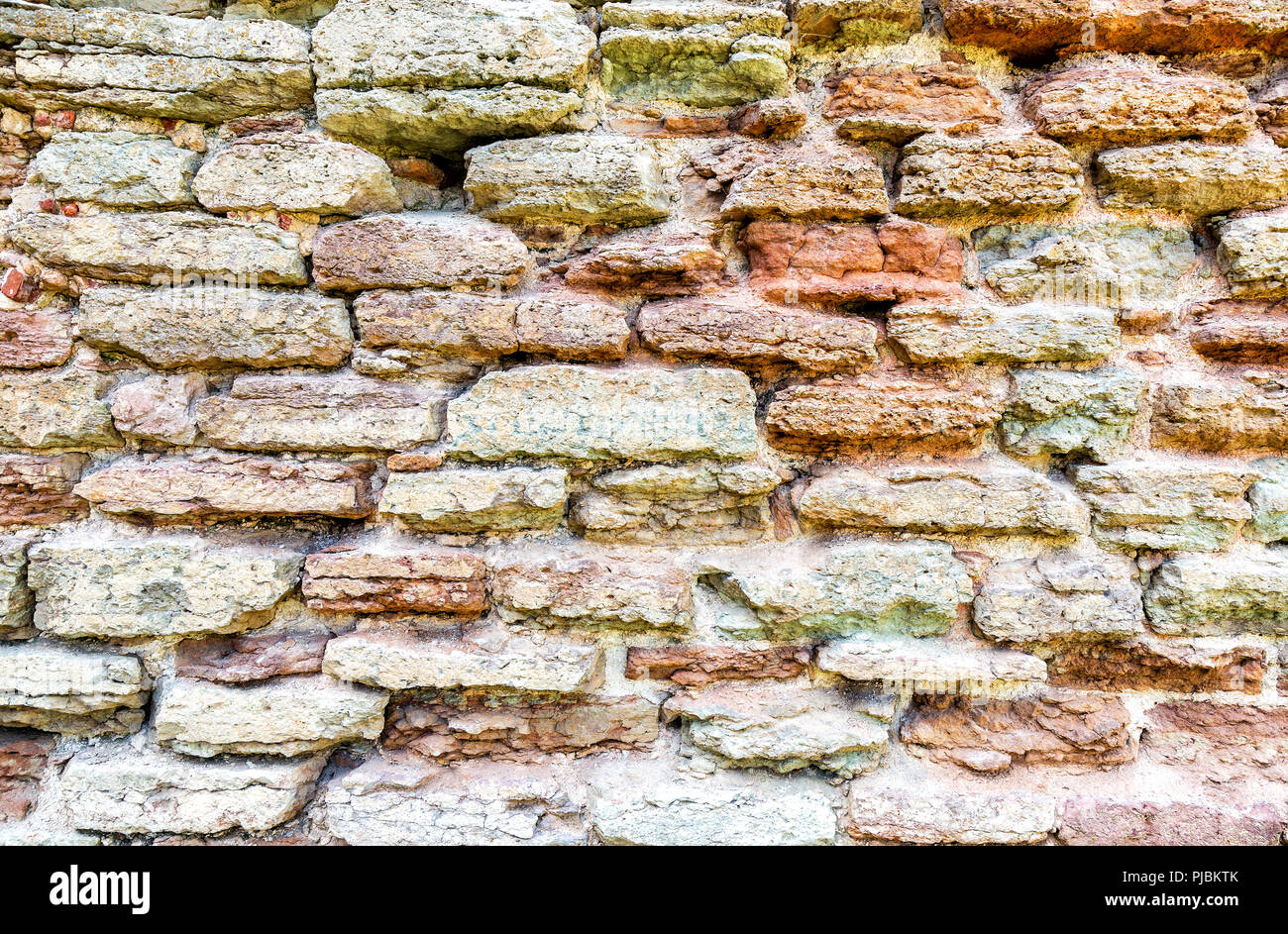 Grobe Steinmauer Als Kreative Hintergrund Textur Natursteine Mauerwerk Mit Ungleichmassige Nahte Stockfotografie Alamy