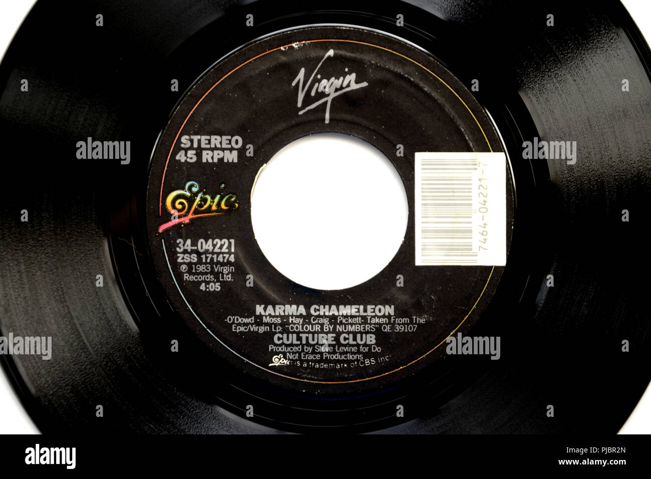 Close-up von 45 U/min Schallplatte von Song's Culture Club "Karma Chameleon", die 1982 von Jungfrau/Epic Records. Stockfoto