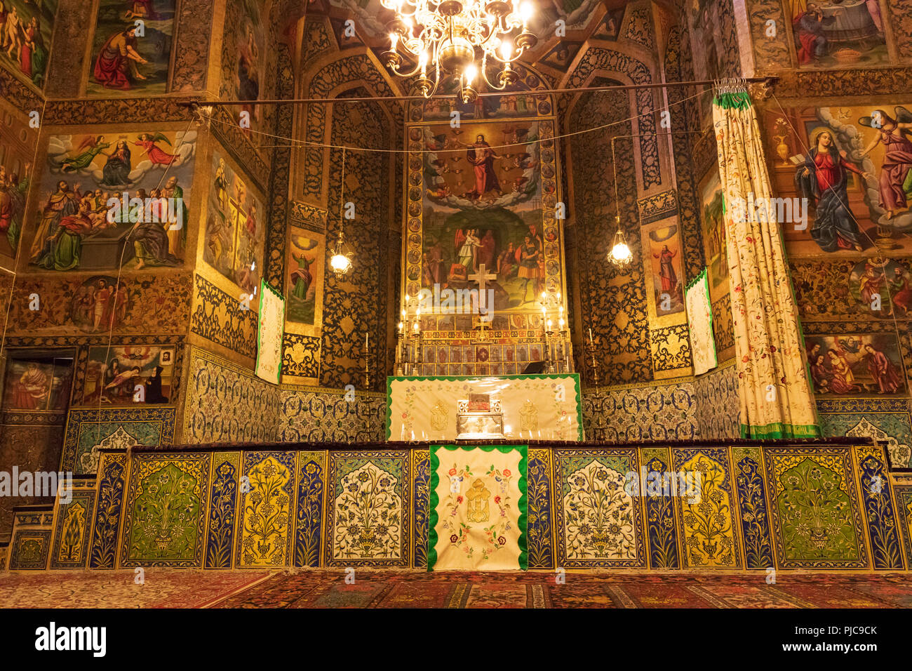 Die Islamische Republik Iran. Isfahan, New Julfa. Die vank, aka der heiligen Erlöser Kathedrale oder Kirche der Heiligen Schwestern. Altar. Stockfoto