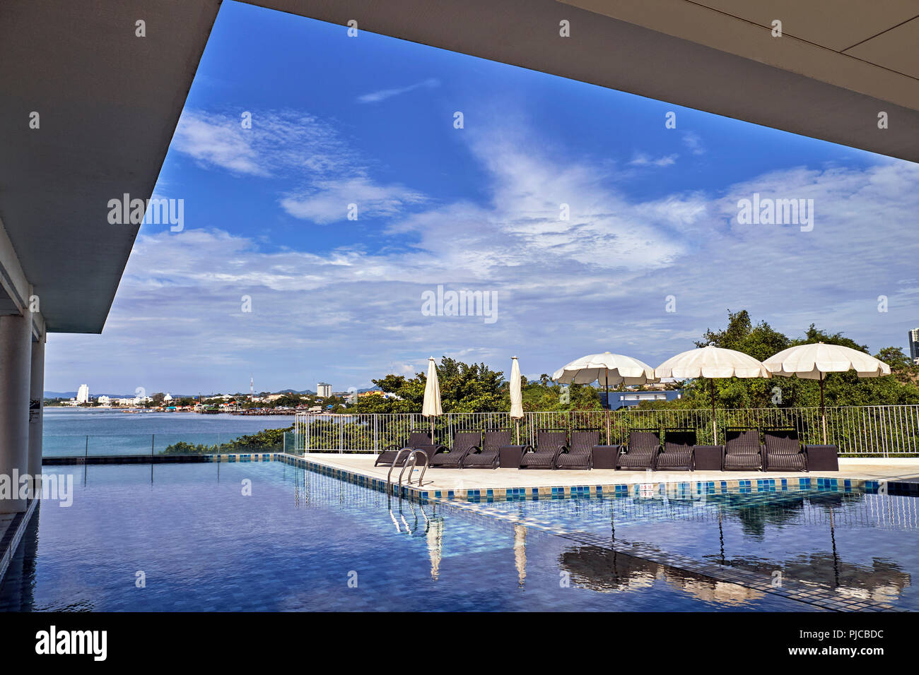 Freibad an der T 6 5 Luxus Tropical Hotel, Pattaya, Thailand, Südostasien Stockfoto