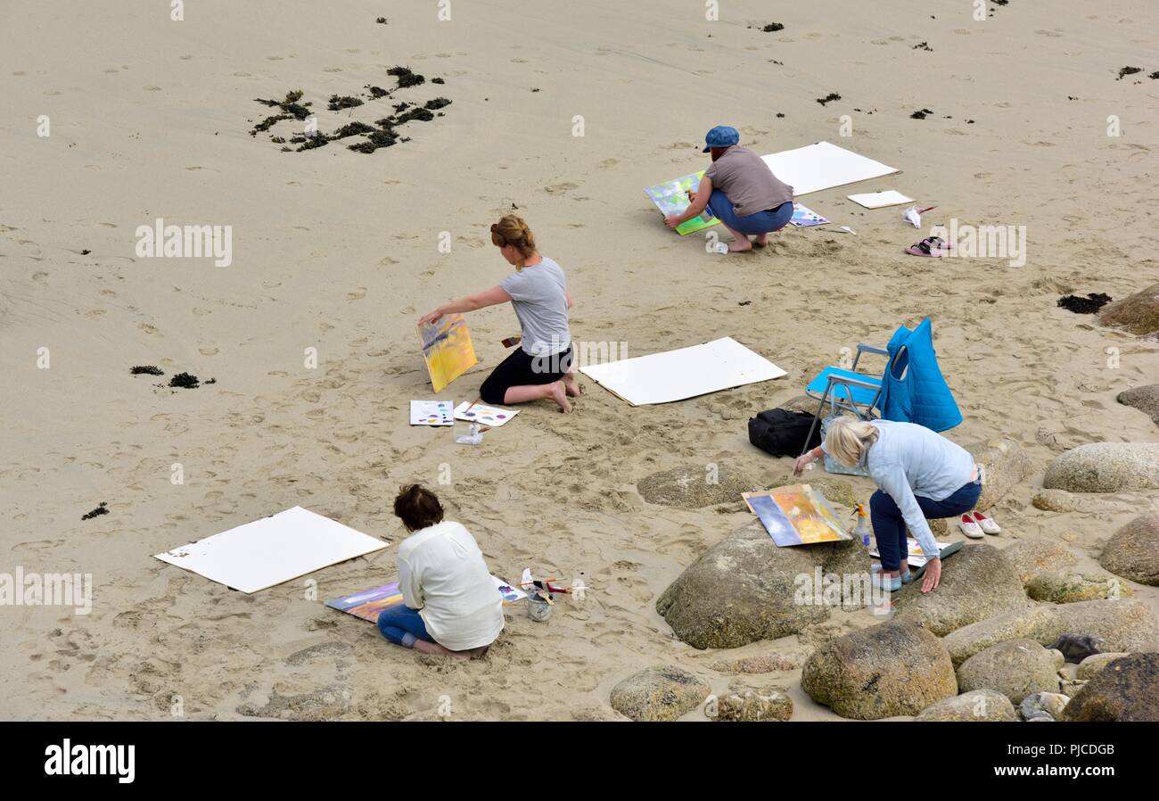 Menschen Malerei Bilder von einem Strand Szene, Sennen Cove, Cornwall, England, Großbritannien Stockfoto