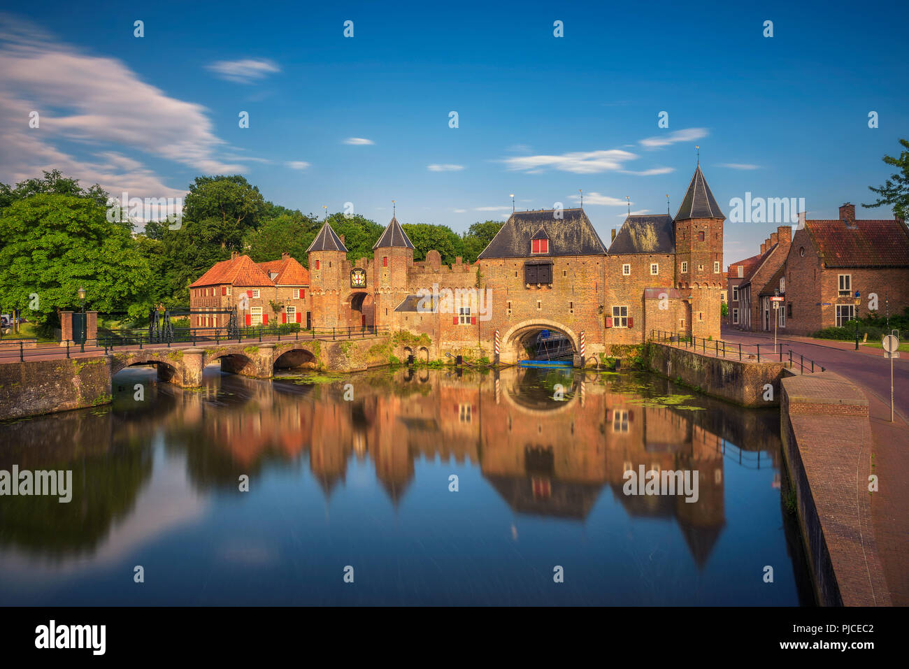 Mittelalterlichen Stadttor in Amersfoort, Niederlande Stockfoto