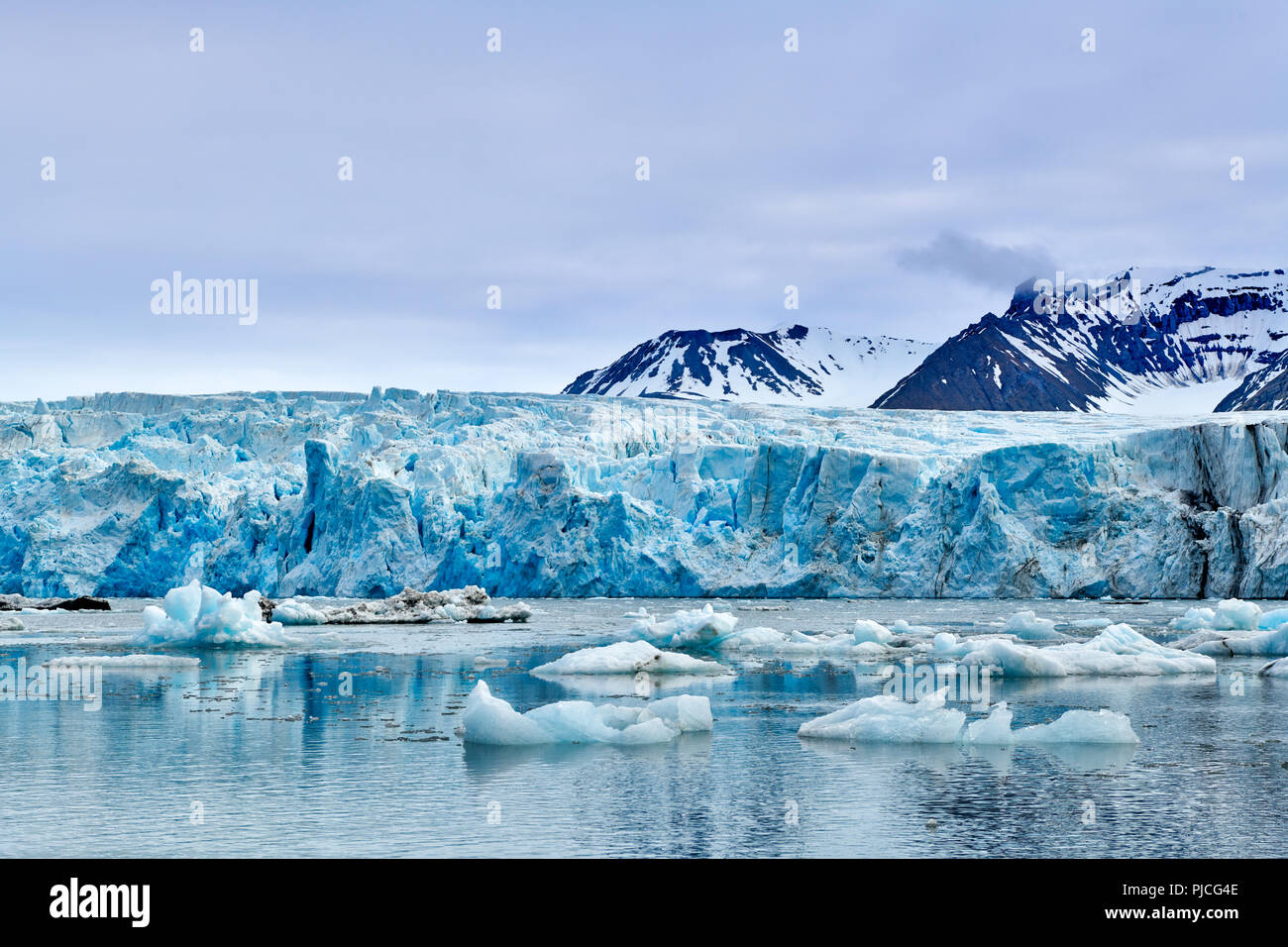 Blaue Eis der Gletscher auf Svalbard Dahlbreen oder Spitzbergen, Europa Stockfoto