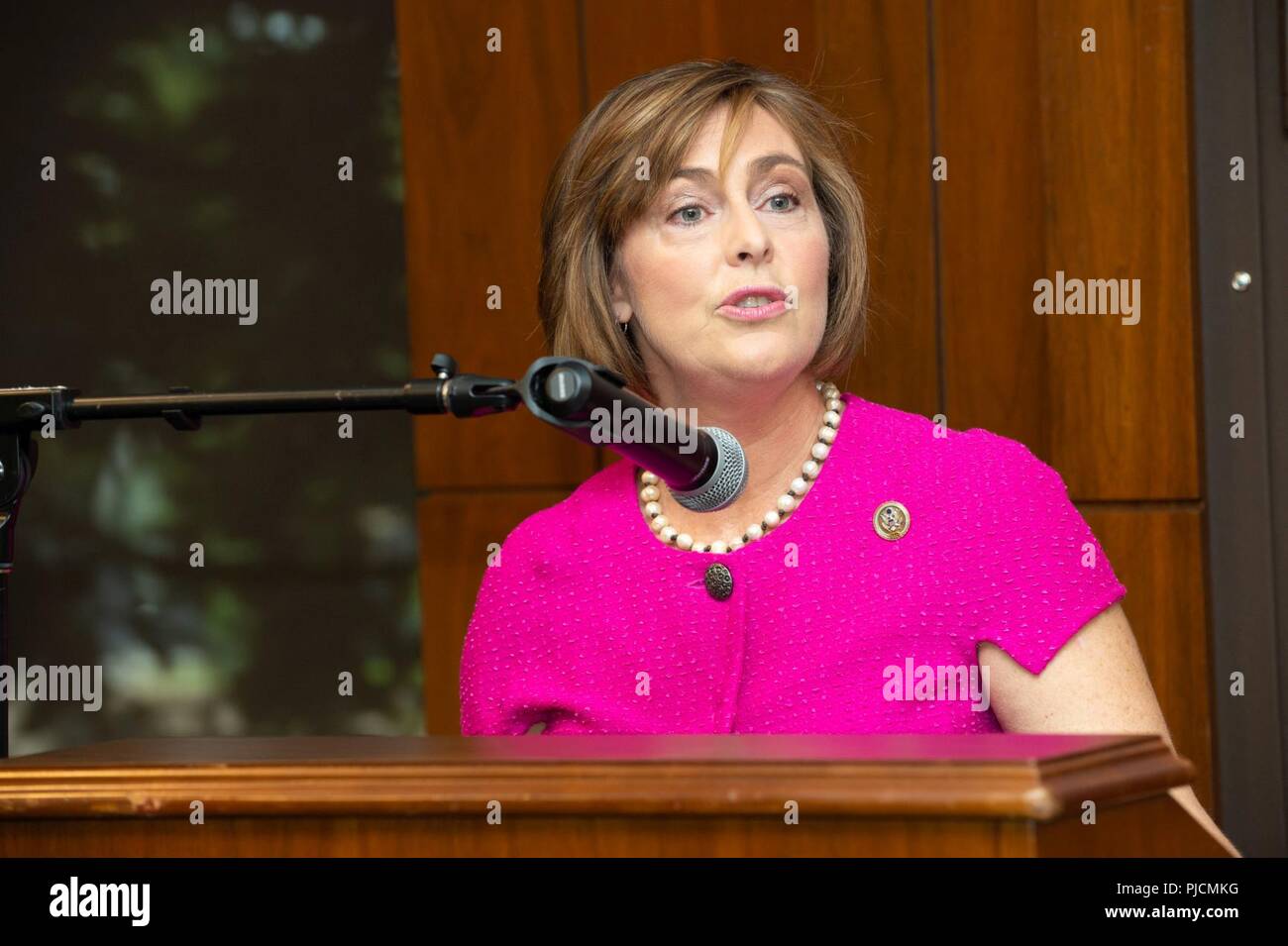 Rep. Kathy Castor, US-Repräsentantenhaus Special Operations Forces Caucus co-Chair, Adressen U.S. Special Operations Command Führungskräfte sowie weitere Mitarbeiter, in Washington, D.C., den 18. Juli 2018. Die Sitzung wurde geleitet, eine Vielzahl von Fragen von beiderseitigem USSOCOM und Congressional Interessen zu besprechen. Stockfoto