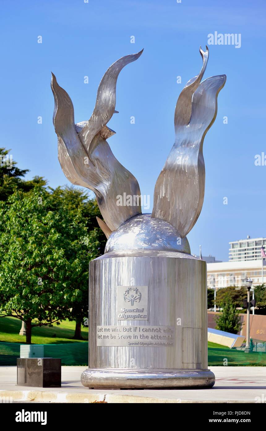 Chicago, Illinois, USA. Die Statue mit dem Namen die "Ewige Flamme der Hoffnung" im Jahre 2018 zu Ehren von den Olympics 50. Jahrestag errichtet. Stockfoto