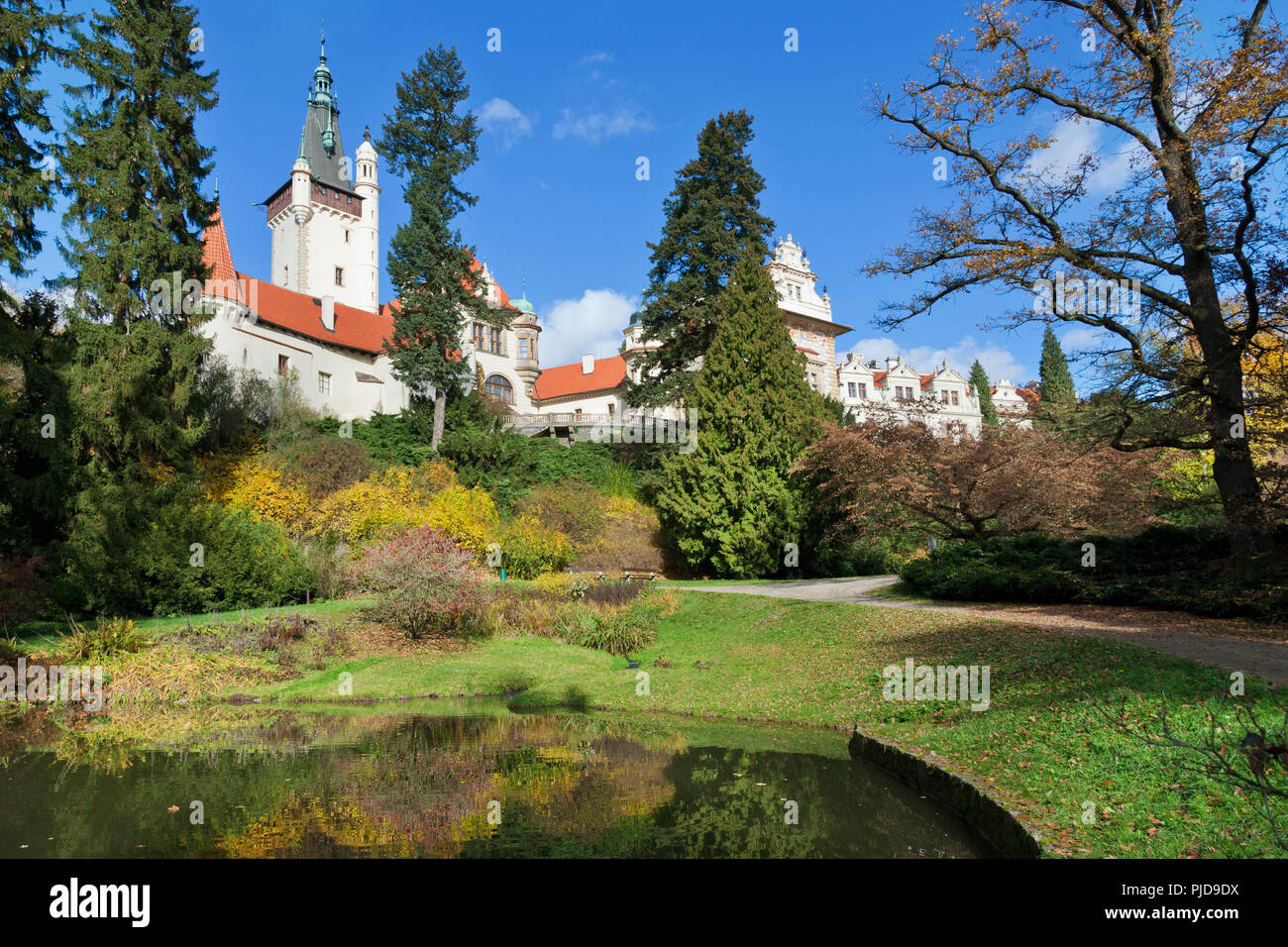 Tschechische Republik, Prag - 22.Oktober 2016: Renaissance Schlösser und seinem Park, in der Nähe von Pruhonice Prag, Tschechische Republik. UNESCO geschützt. Stockfoto