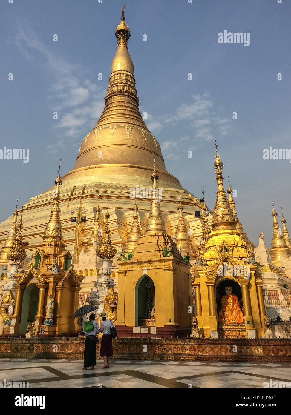 Yangon, Myanmar - Mar 26, 2016. Shwedagon Paya Pagode in Yangon, Myanmar. Shwedagon ist der heiligste buddhistische Pagode in Myanmar. Stockfoto