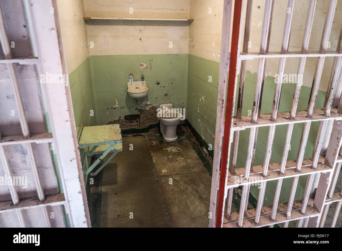 San Francisco, USA - eine Gefängniszelle in Alcatraz Gefängnis Stockfoto