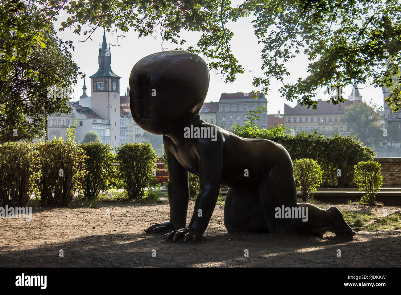 Baby Statue von David Cerny in Kampa, Prag Stockfoto