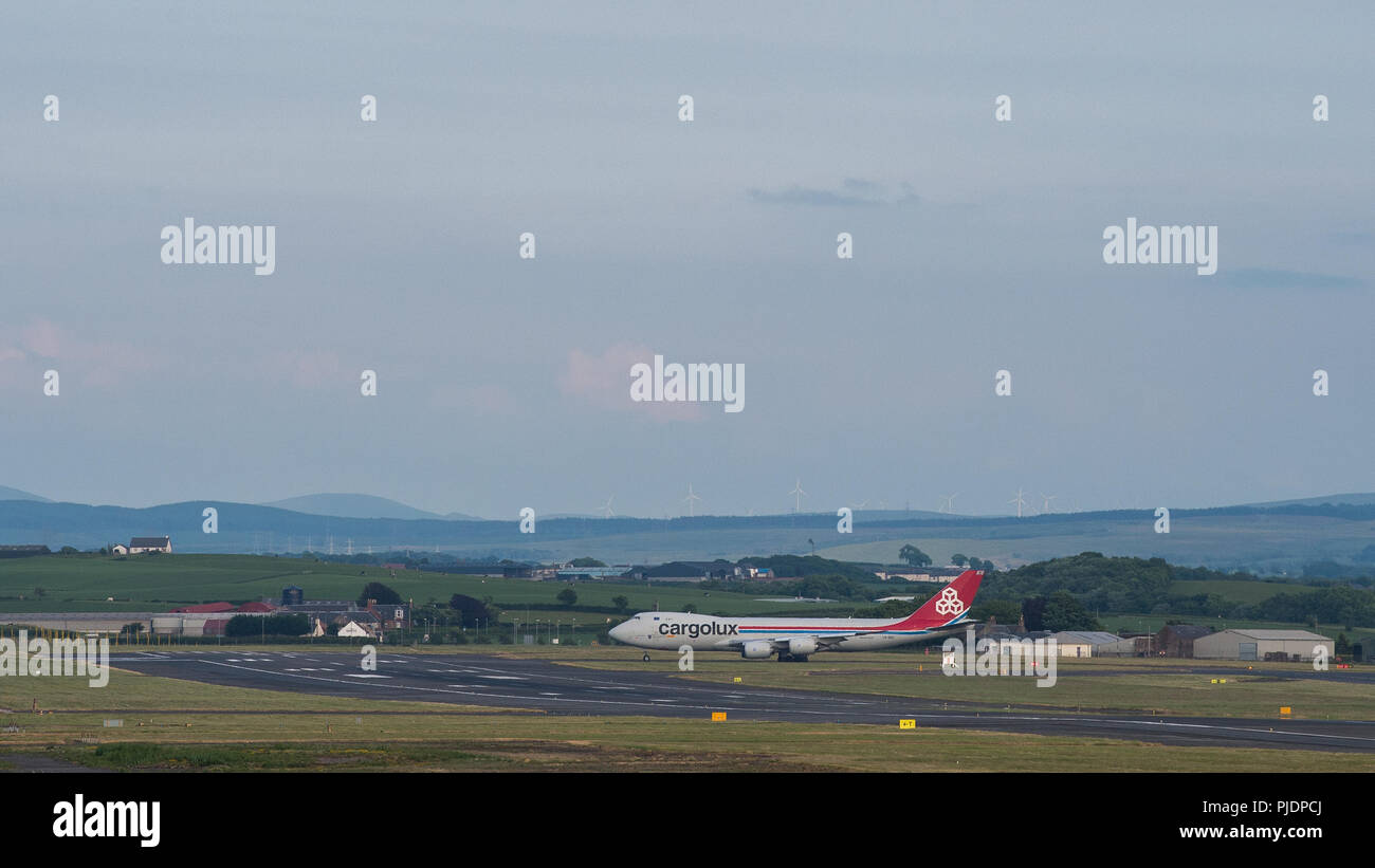 Cargolux Boeing 747-800 F Abflug Flughafen Prestwick Inernational gebunden für Luxemburg, beladen mit Fracht frei nehmen. Stockfoto