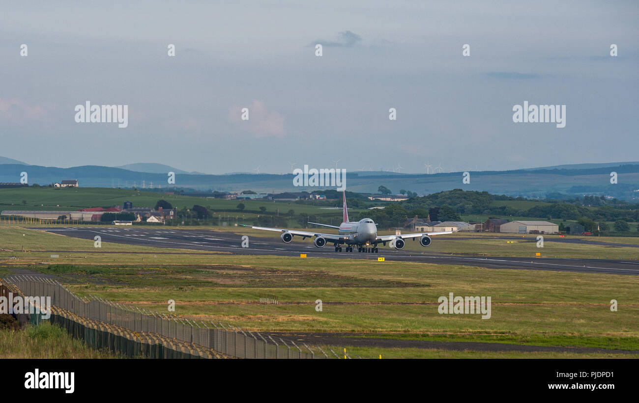 Cargolux Boeing 747-800 F Abflug Flughafen Prestwick Inernational gebunden für Luxemburg, beladen mit Fracht frei nehmen. Stockfoto